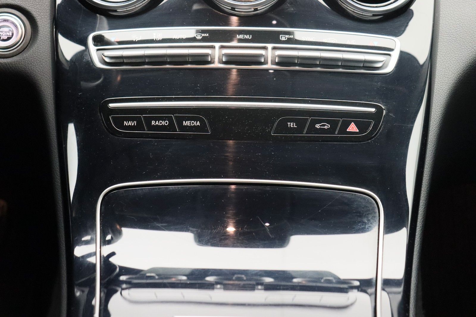 Fahrzeugabbildung Mercedes-Benz C 300 T-Modell 4Matic ACC AHK LED