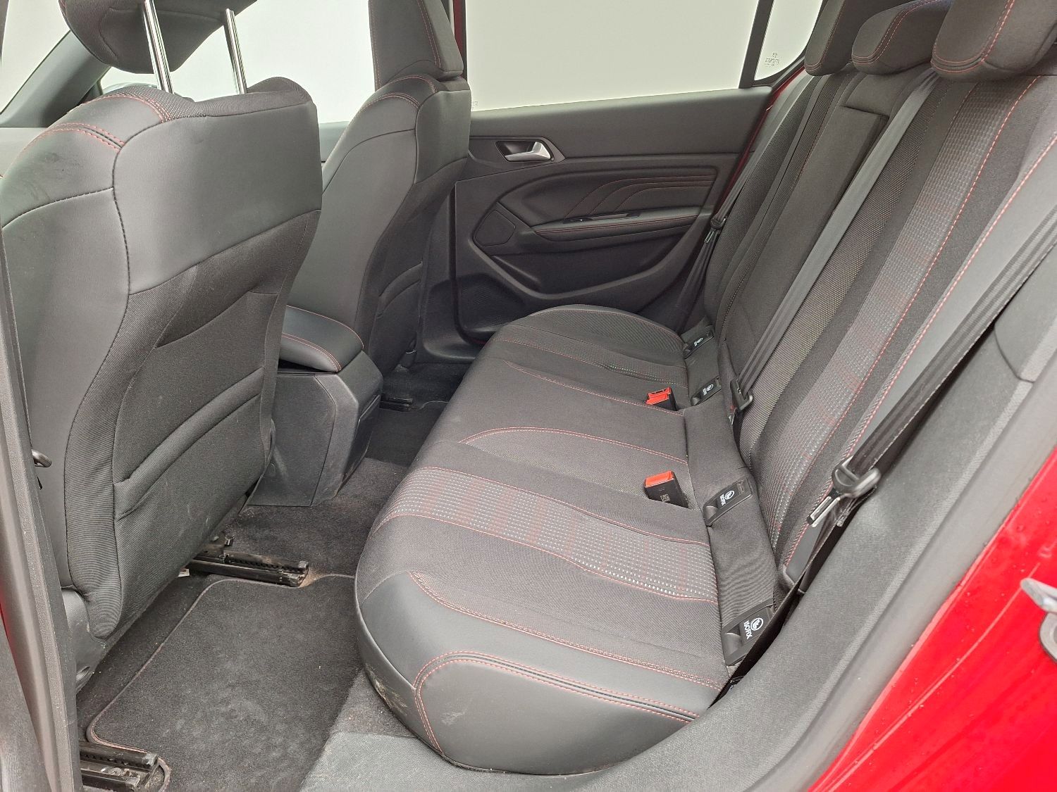 Fahrzeugabbildung Peugeot 308 GT 1.2T LED/NAVI/SHZ/ACC/17"ALU
