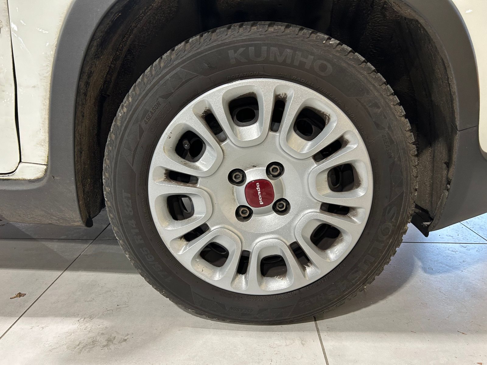 Fahrzeugabbildung Fiat Panda Base/KLIMA/4-TÜRER/DAB/ALLWETTER