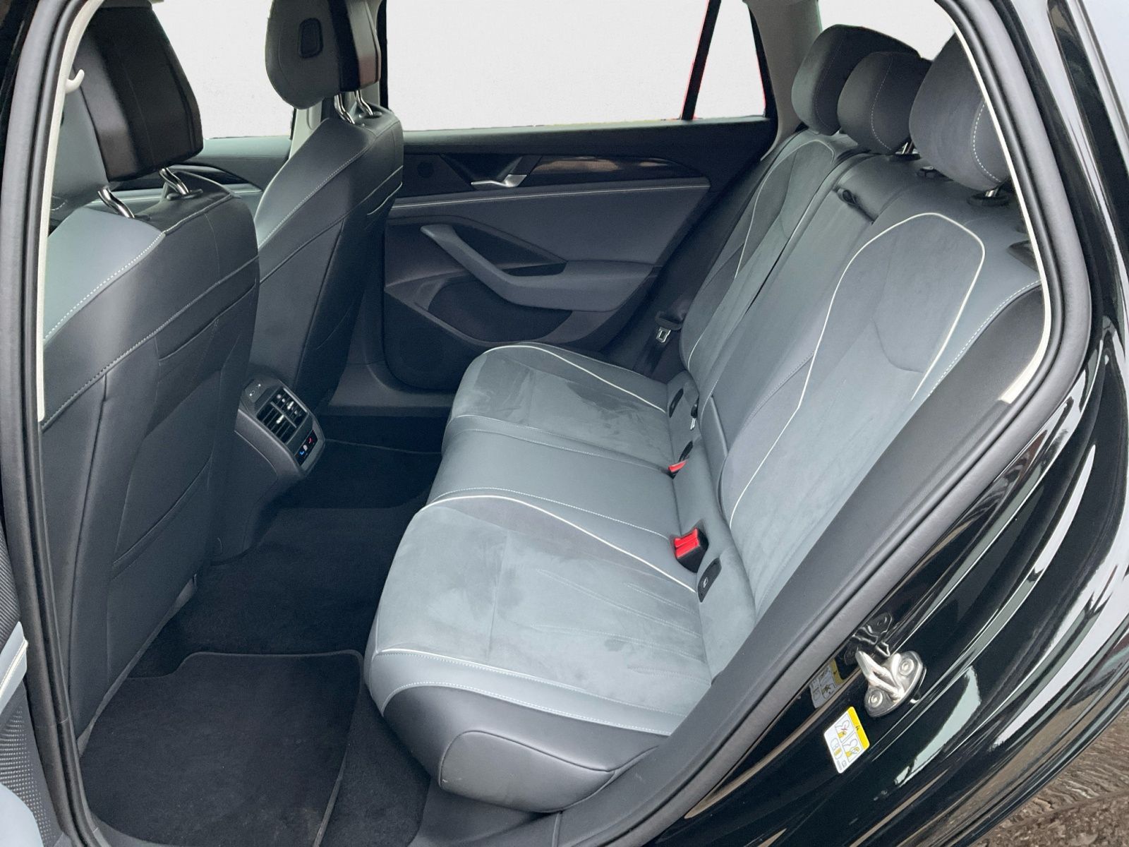 Volkswagen Passat - Bild 13