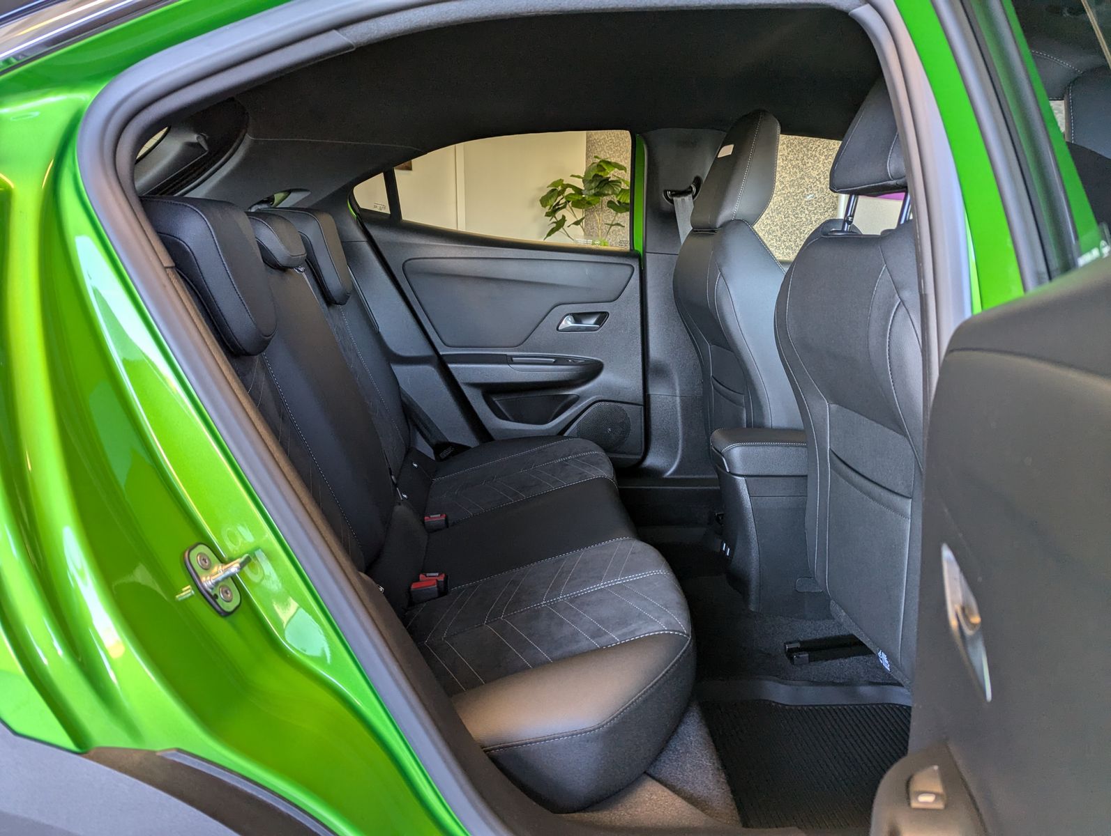 Fahrzeugabbildung Opel Mokka 1.2 Ultimate Aut. Winter-Paket Kamera ACC