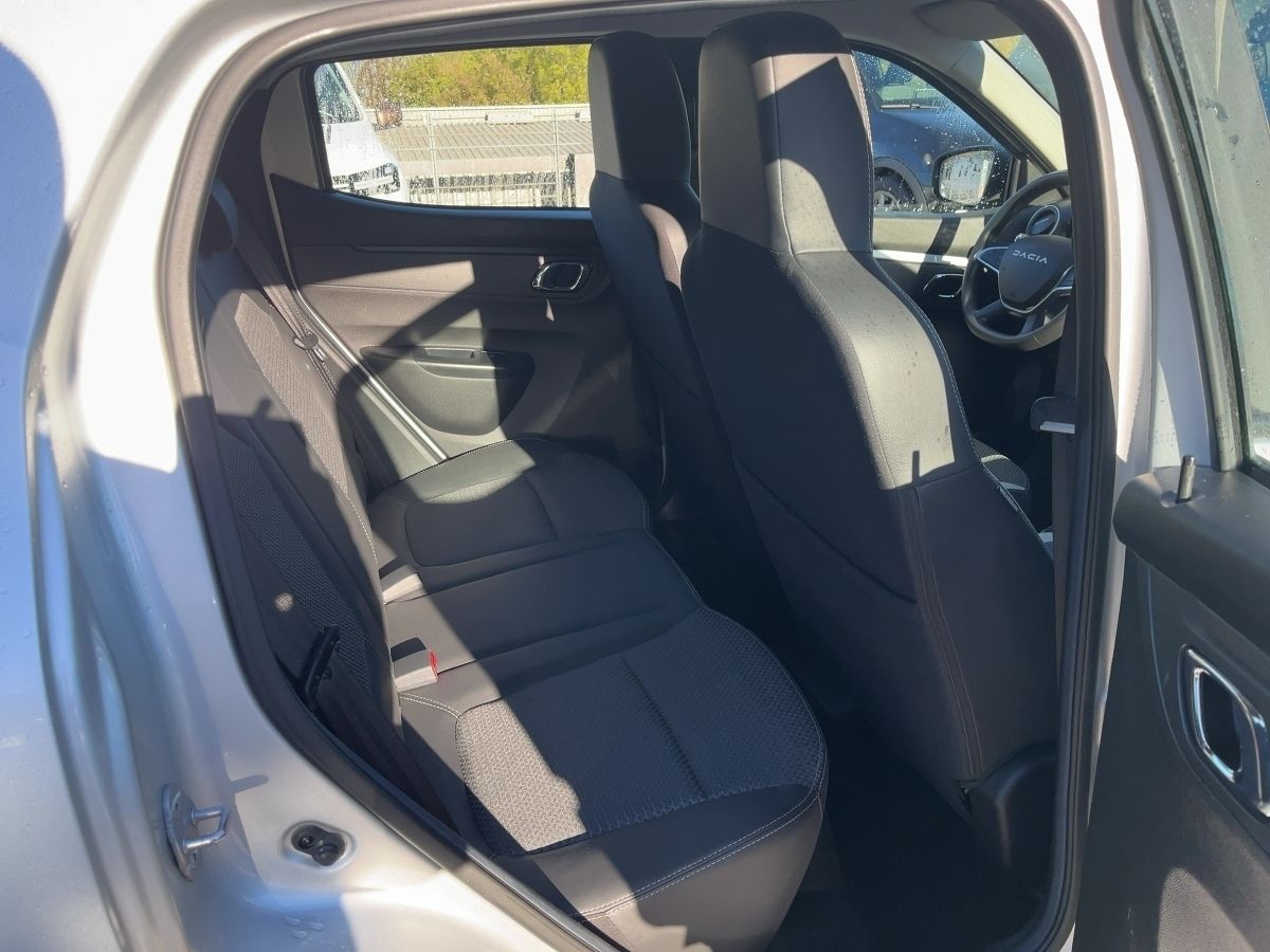 Fahrzeugabbildung Dacia Spring Essential ELEC 45 - mit KI generiert/bearbeitet