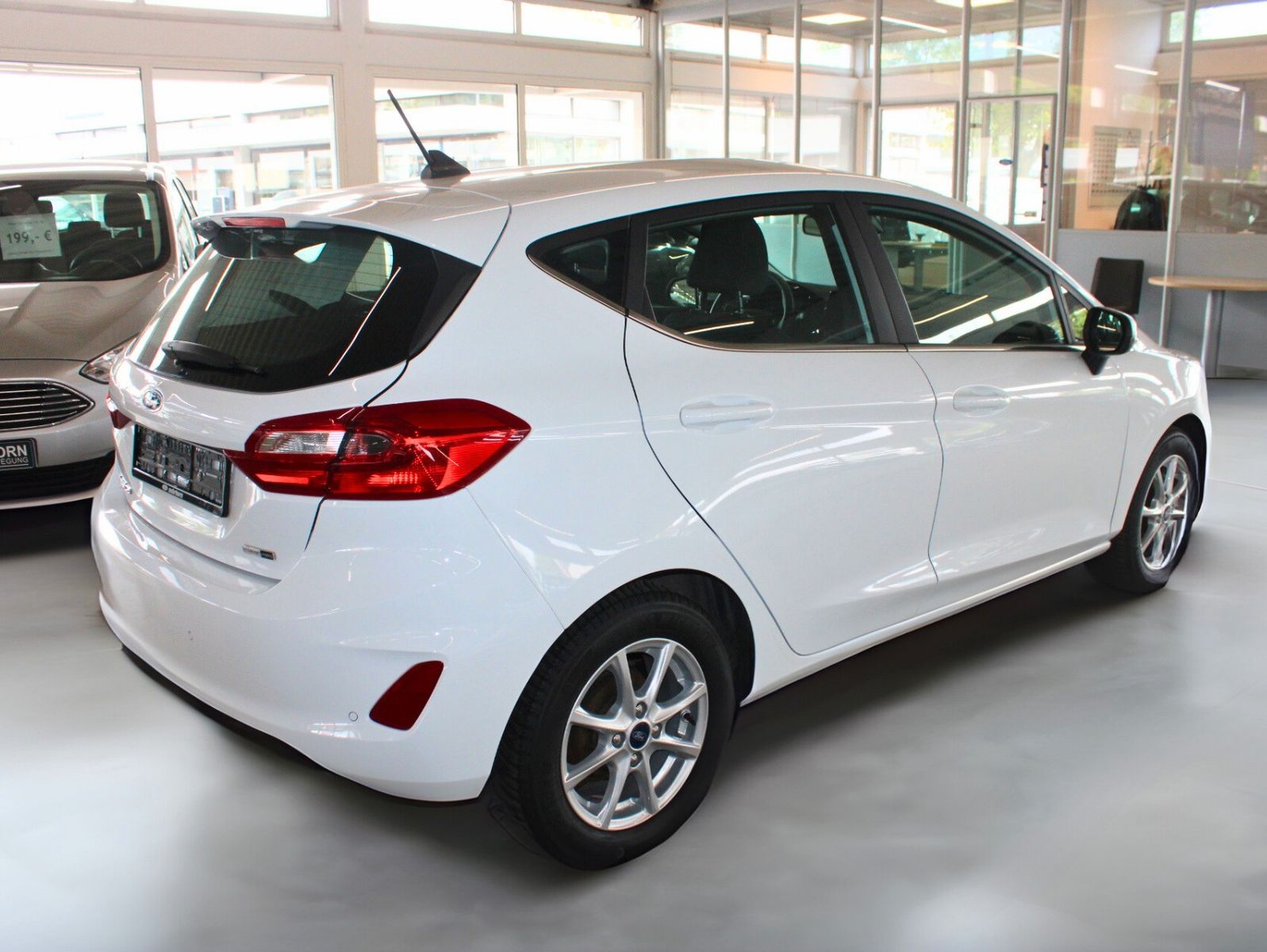 Fahrzeugabbildung Ford Fiesta MHEV Titanium 5-trg Klima LED WinterPaket