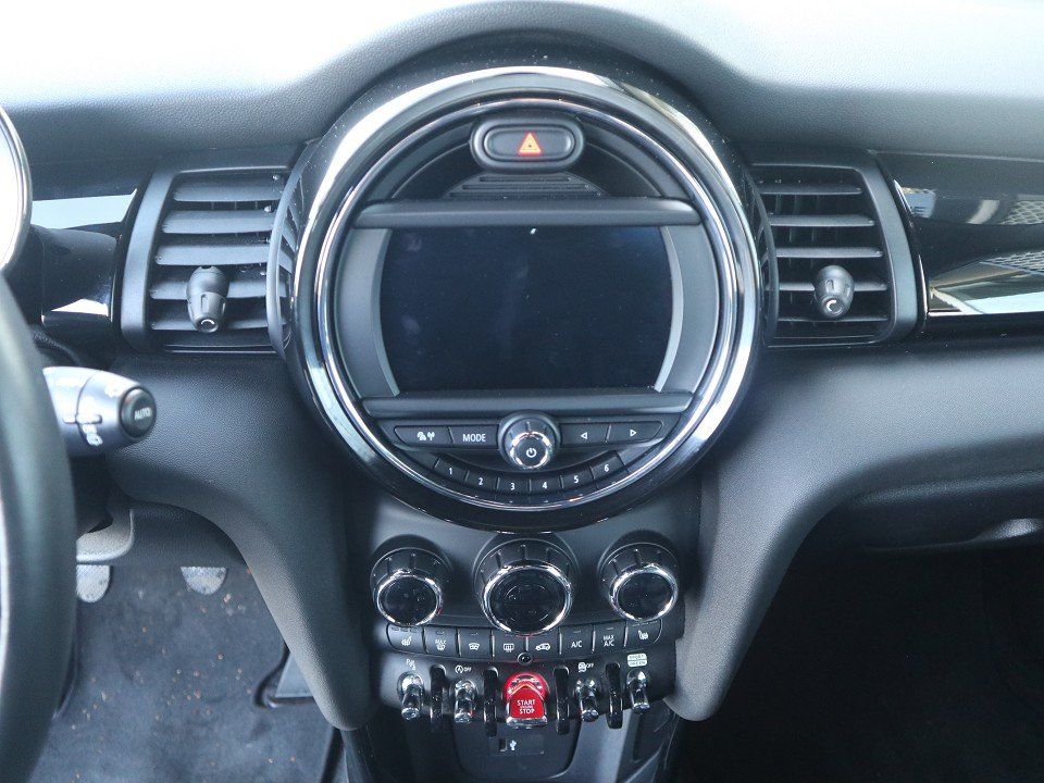 Fahrzeugabbildung MINI Cooper 1.5 Scheibenheiz. CarPlay NAVI EPH SHZ