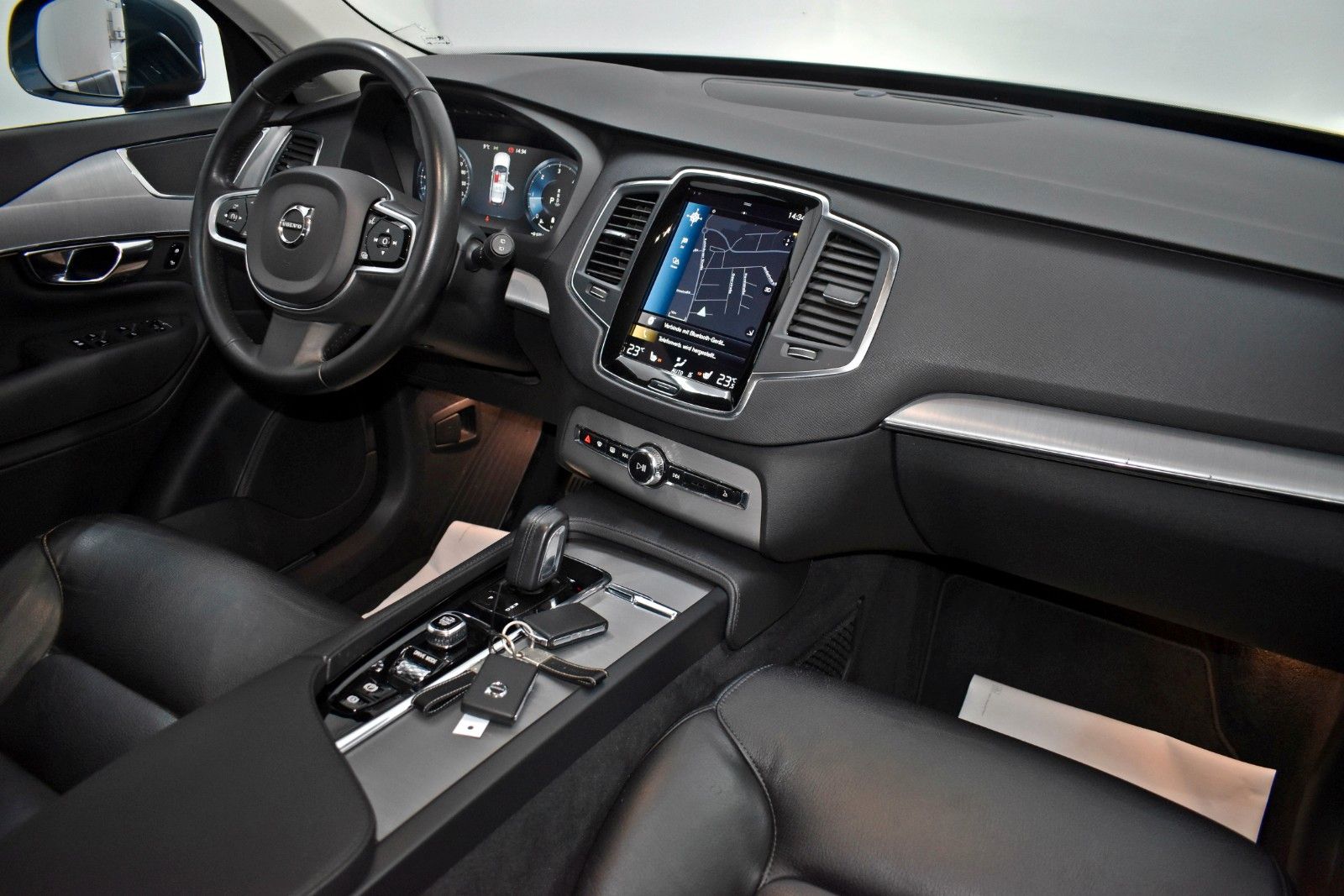 Fahrzeugabbildung Volvo XC90 B5 Momentum Pro AWD Leder,Navi,LED,Kamera