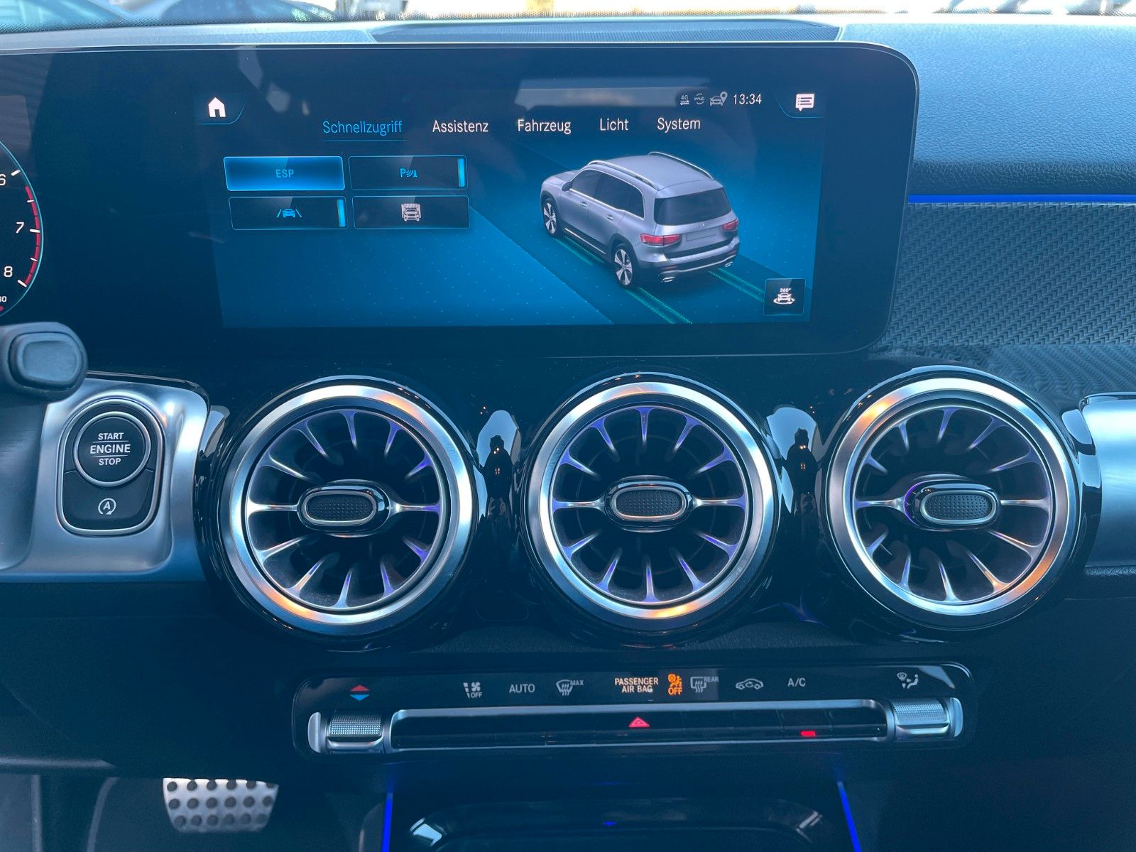 Fahrzeugabbildung Mercedes-Benz GLB 200 AMG 7-Sitzer +Ambiente+R-Kamera+Carplay