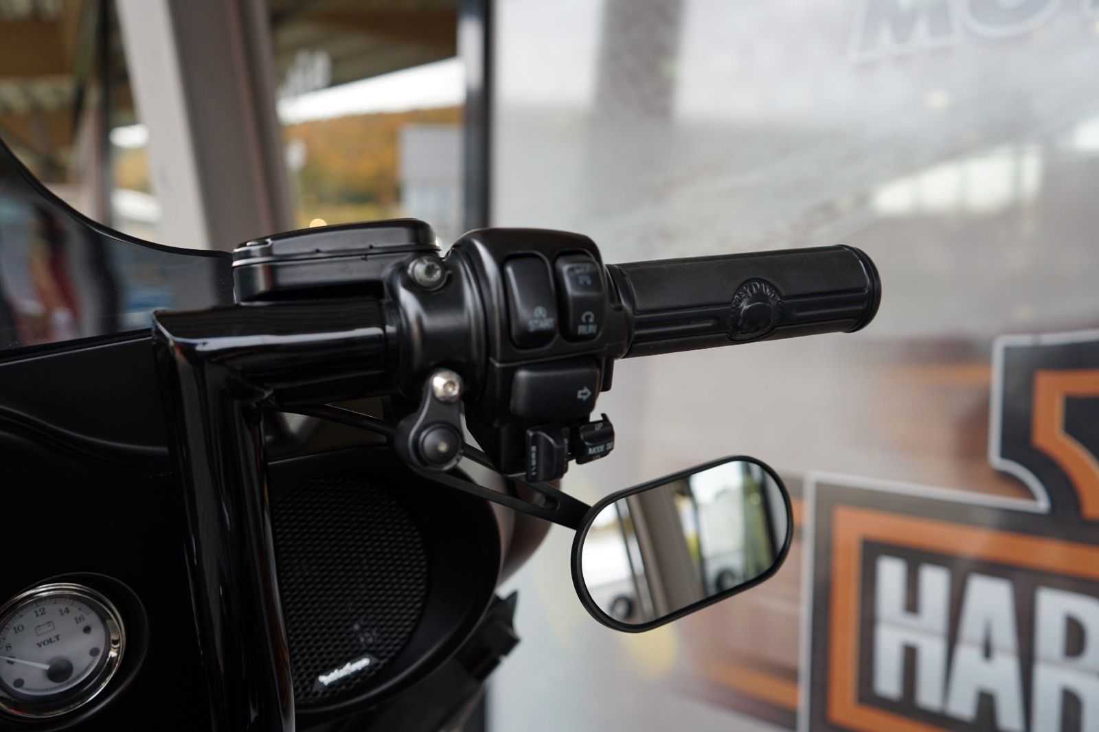 Fahrzeugabbildung Harley-Davidson Street Glide Bagger FLHX mit viel Zubehör