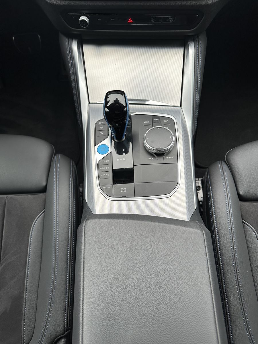 Fahrzeugabbildung BMW i4 40 eDrive M-Sport+NAV+LASER+ACC+360°CAM+AHK