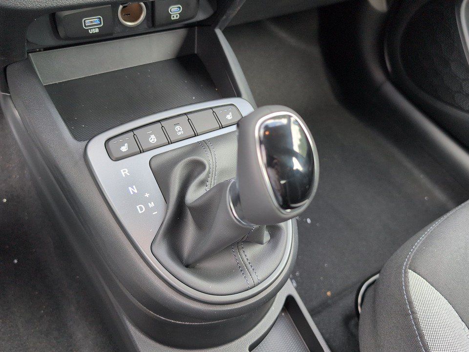 Fahrzeugabbildung Hyundai i10 1.0 (FL) TREND AUT++NAVI++KLIMA++CARPLAY++BT