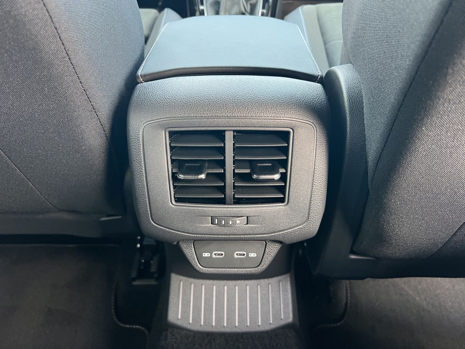 T-Roc R-Line 1.5 l TSI OPF 110 kW (150 P S) 7-Ga