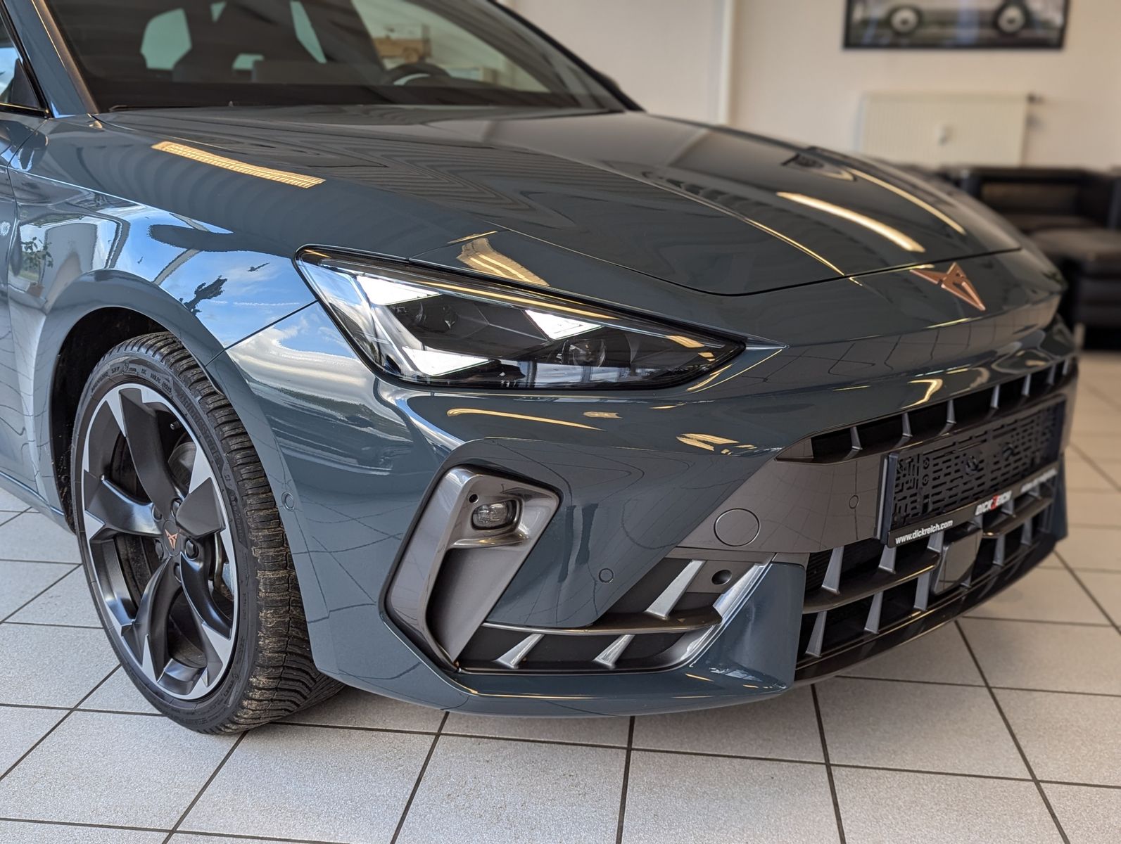 CUPRA Leon 1.5 eTSI Matrix Intelligent-Dynamic-Edge - Image 9