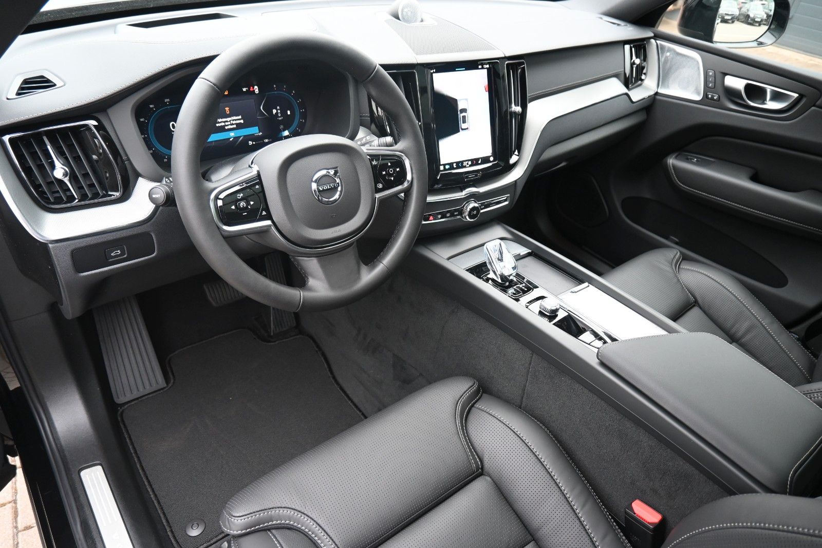 Fahrzeugabbildung Volvo XC60 B5 AWD Ultra Black Edition*360*LUFT*ACC*AHK