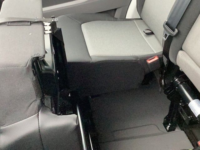 Fahrzeugabbildung Volkswagen Crafter Kasten 35 MR HD Klima RFK DAB GRA