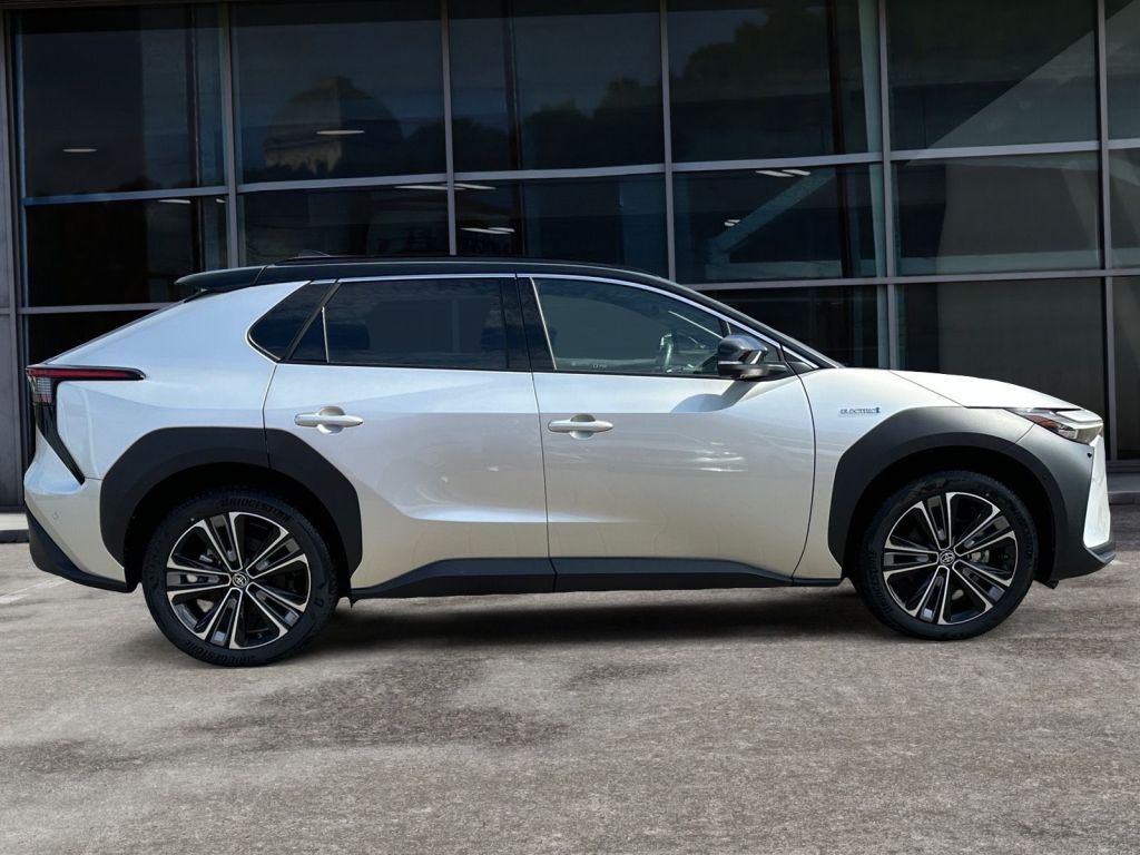 Fahrzeugabbildung Toyota bZ4X X-MODE Comfort- und Technik-Paket
