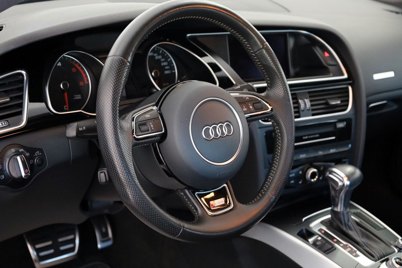 Fahrzeugabbildung Audi A5 SB 2.0 TDI quattro S Line T.Leder,Navi,Xenon