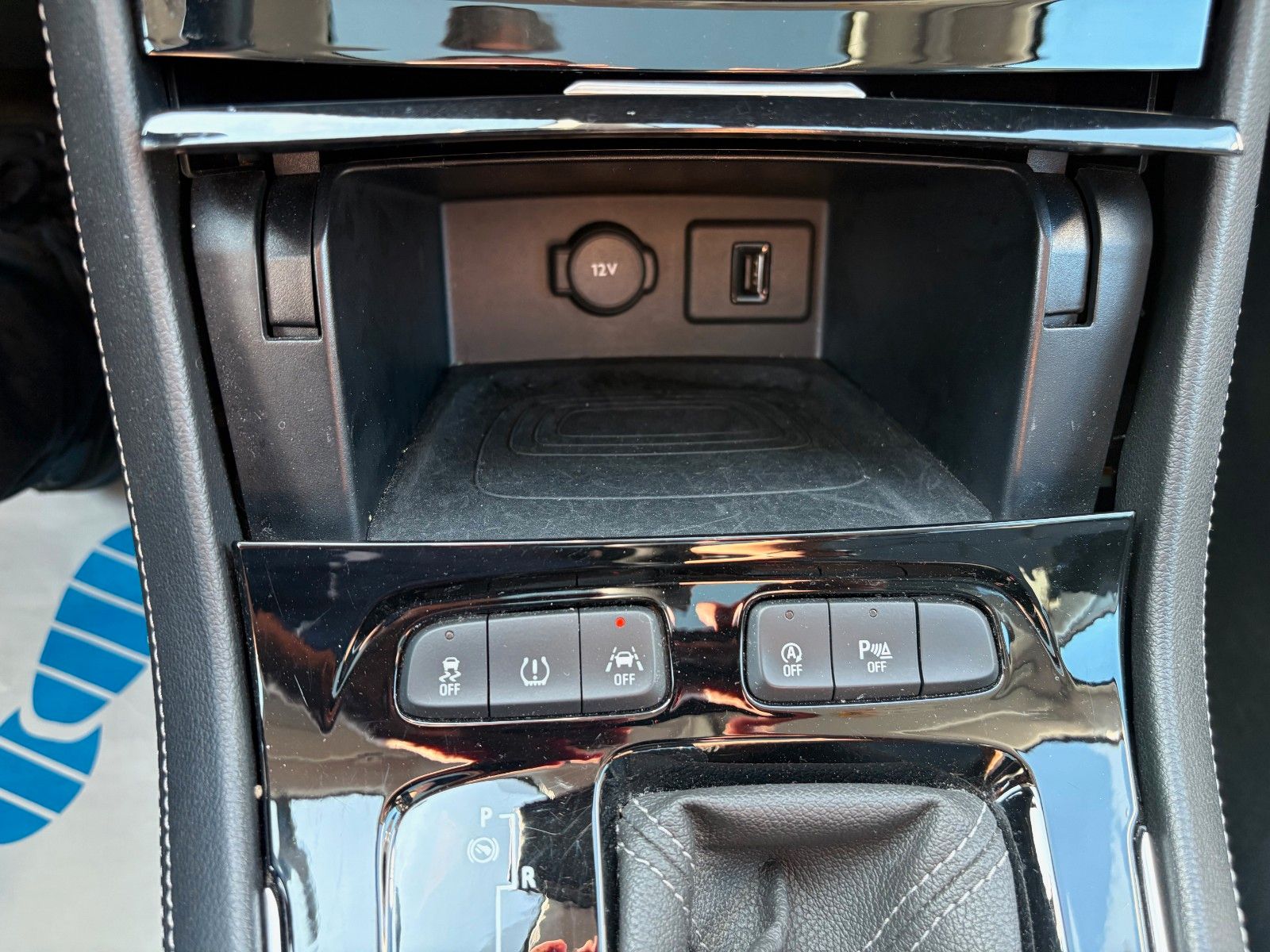 Fahrzeugabbildung Opel Grandland (X) 1.2 Aut. Ultimate Navi Leder Pano