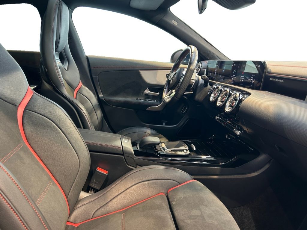 Mercedes-Benz AMG CLA 35 4matic Coupe AMG MBUX MBeam AHK Pano foto 10