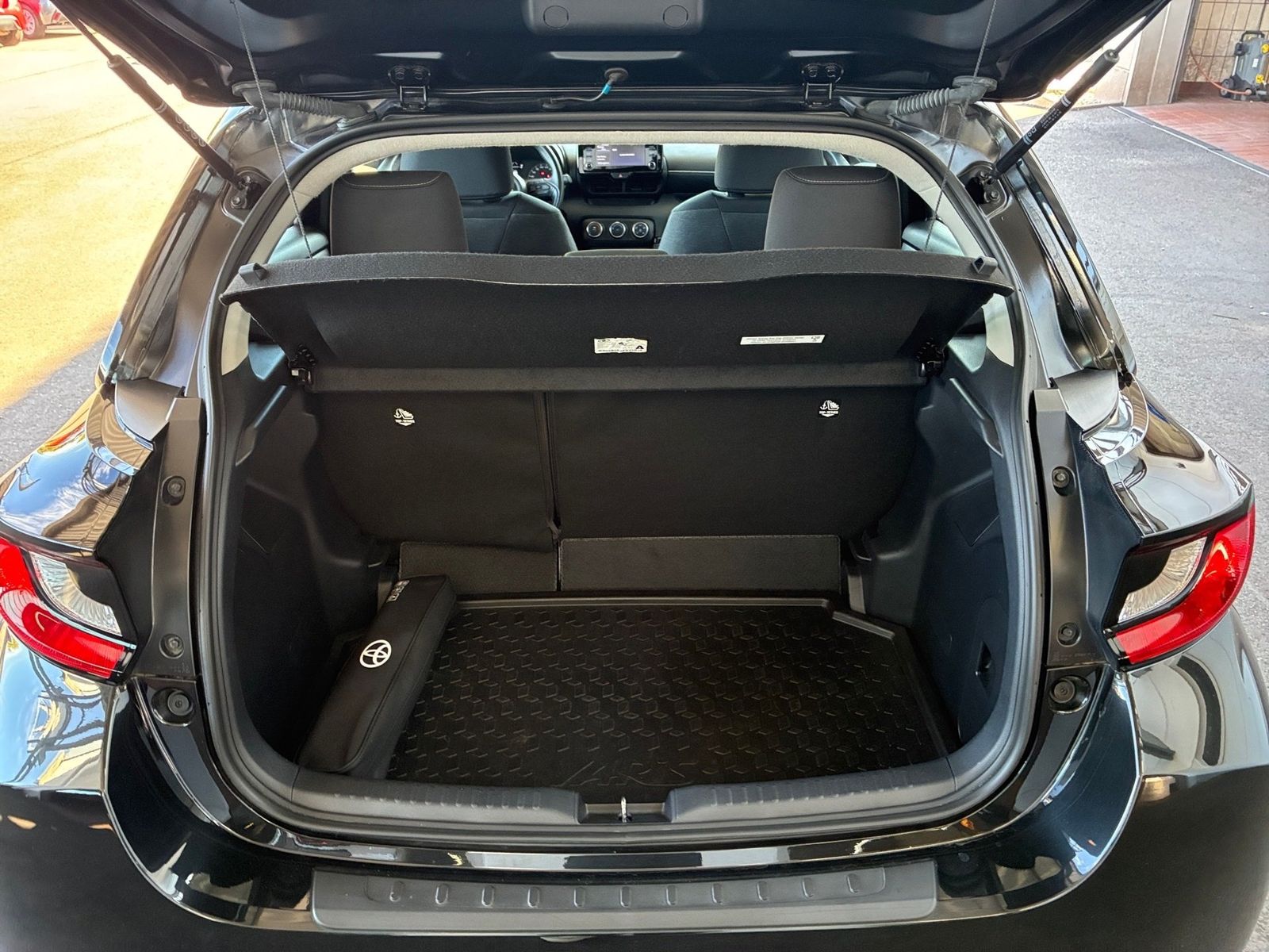 Fahrzeugabbildung Toyota Yaris 1.0 Comfort Kamera,Navi,ACC