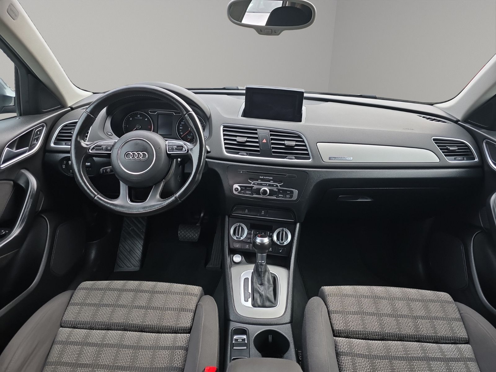 Fahrzeugabbildung Audi Q3 2.0 TDI quattro S-Line Automatik/Navi/PDC/