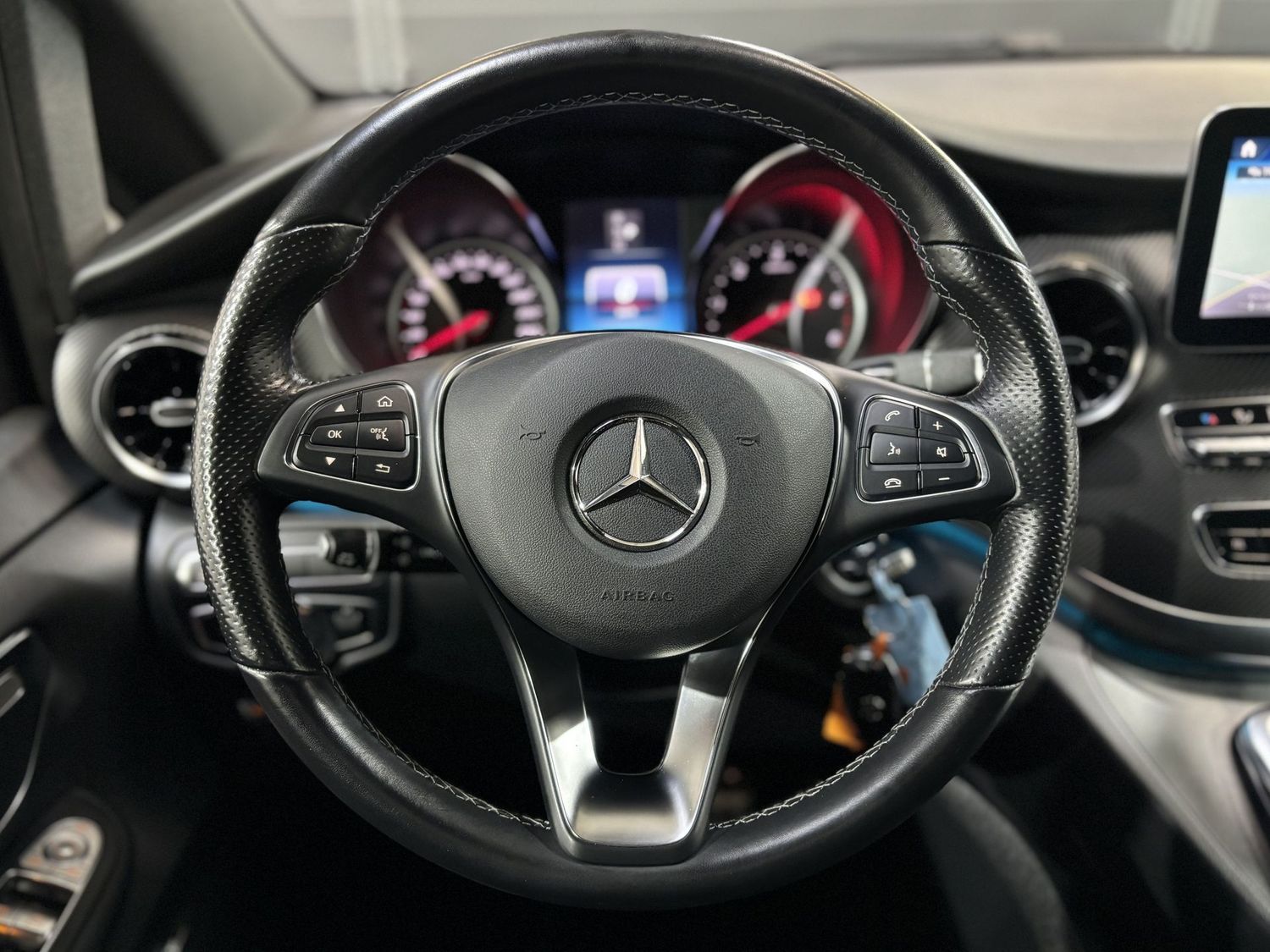 Fahrzeugabbildung Mercedes-Benz V 300 d 4M lang AMG #LED#Kamera#Burmester#Night#