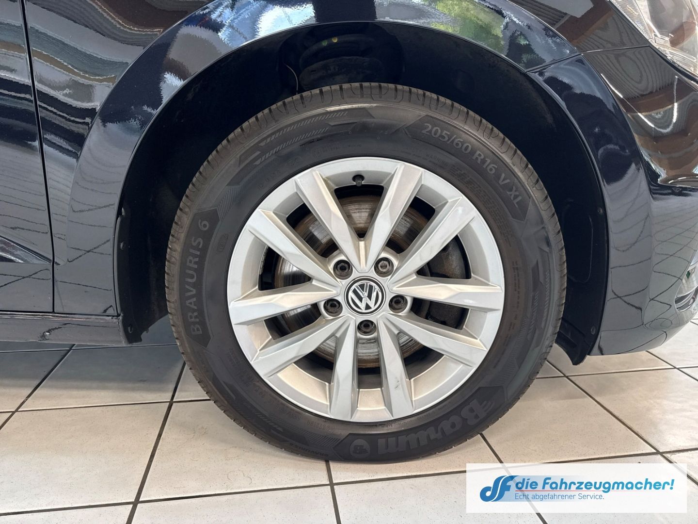 Fahrzeugabbildung Volkswagen Touran Comfortline 2,0TDi Navi Dyn. Kurvenlicht