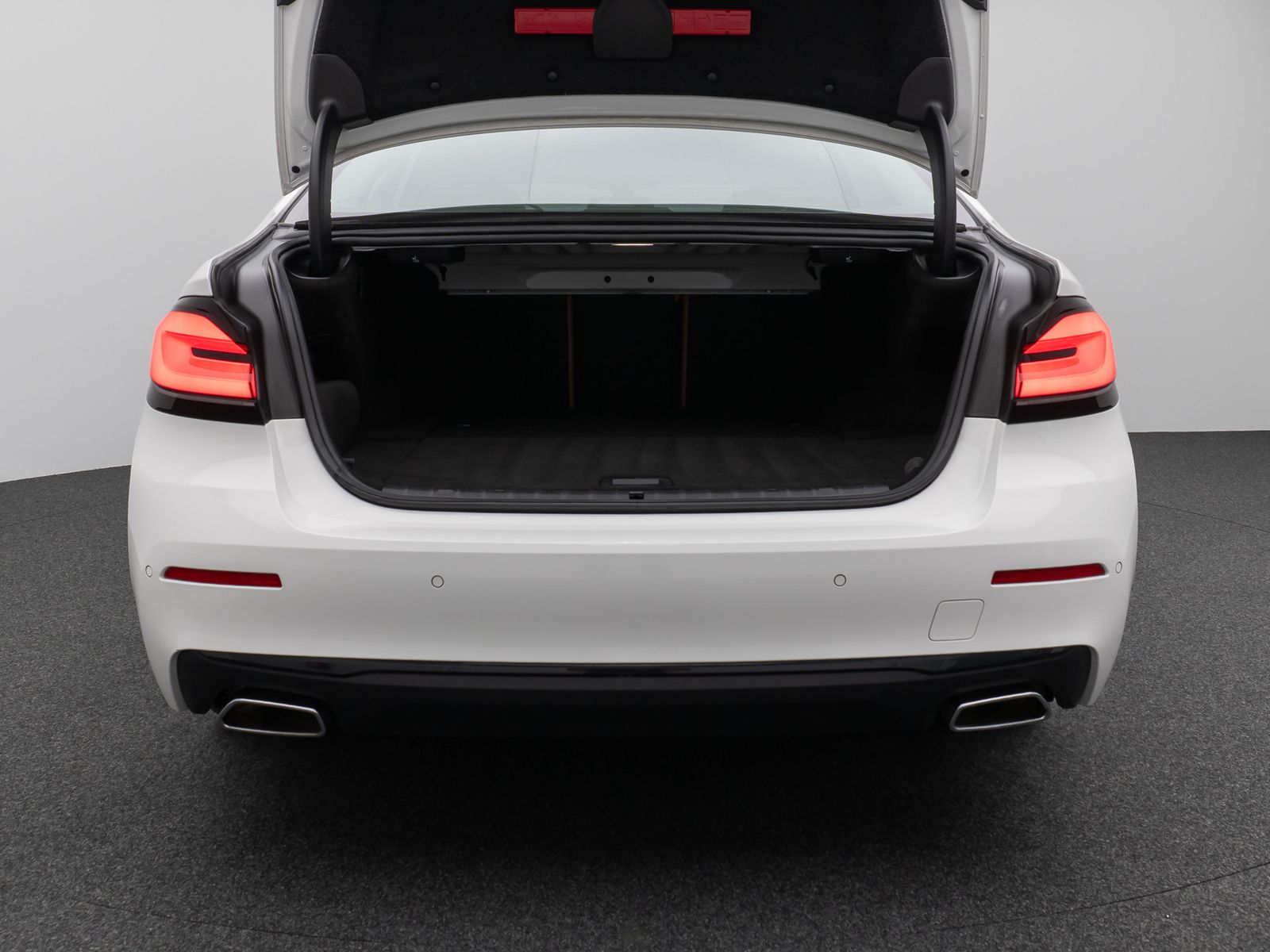 Fahrzeugabbildung BMW 520e Glasdach Kamera DAB H/K DispKey Sport Alarm