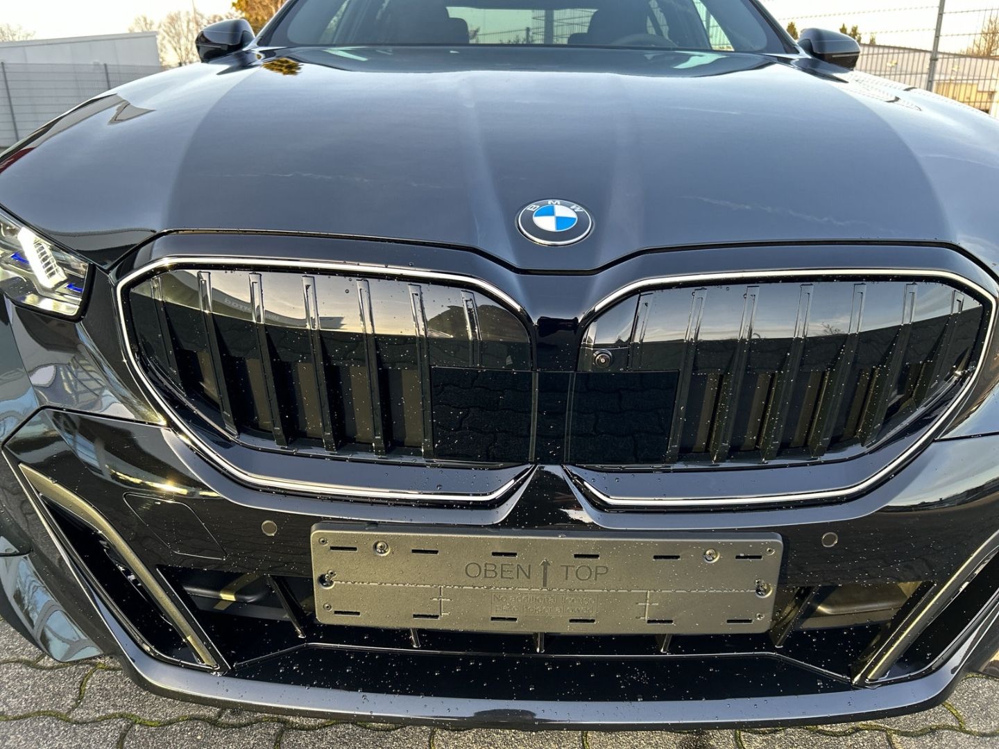 Fahrzeugabbildung BMW 520 M Sport i Park-Assistent Sportpaket HUD AHK-