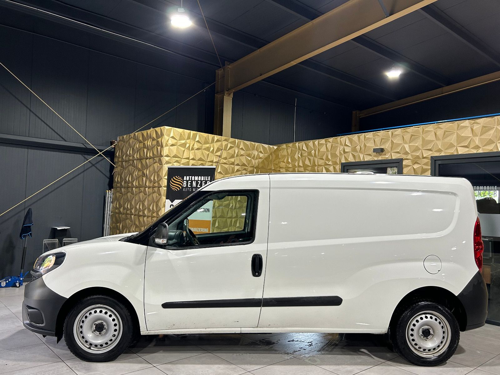 Fahrzeugabbildung Fiat Doblò MAXI/KAMERA/KLIMA/2-SITZ