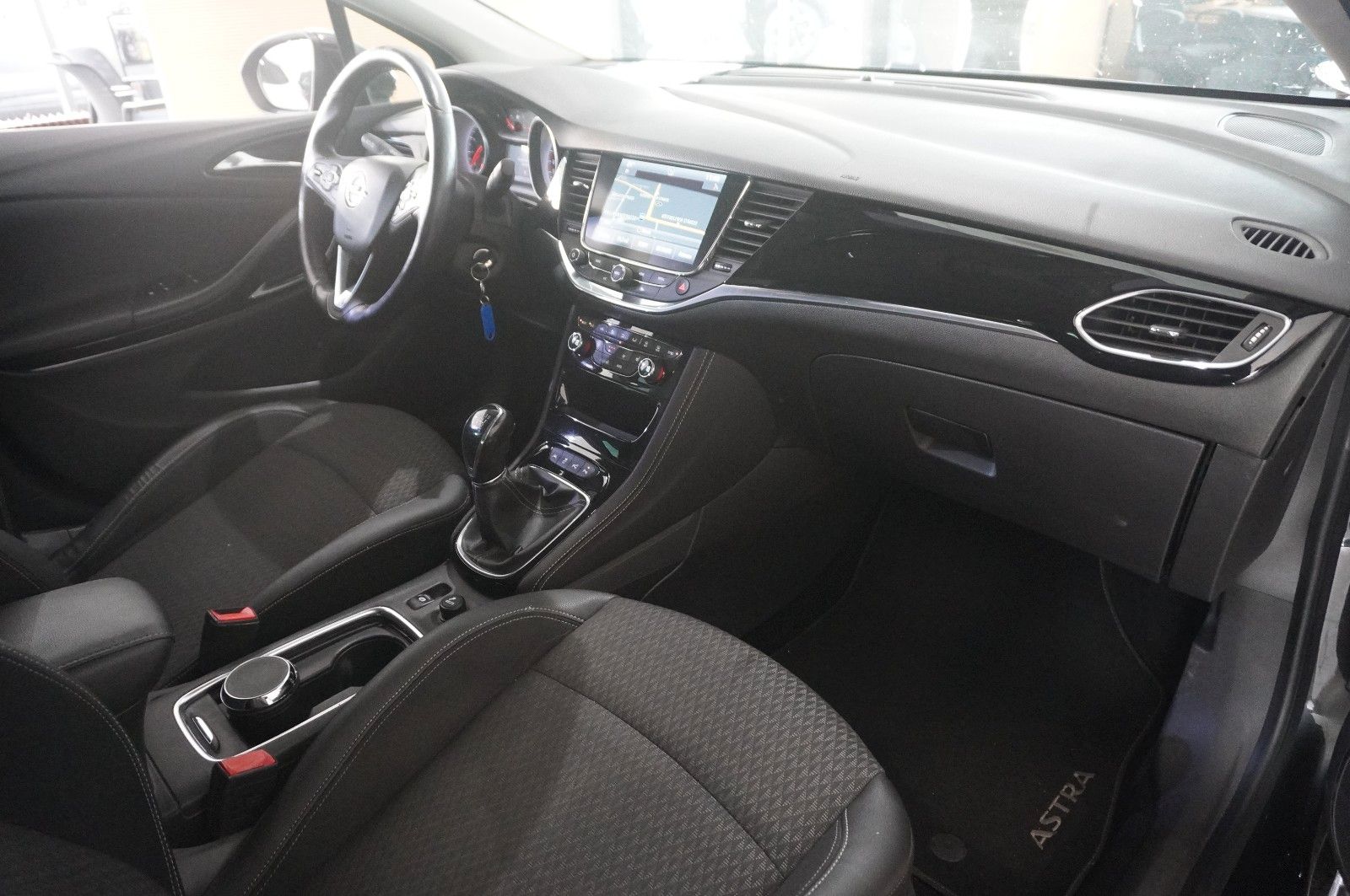 Fahrzeugabbildung Opel Astra K Lim. 1.4T INNOV. NAVI/LED/KAMERA/SH/TEMP