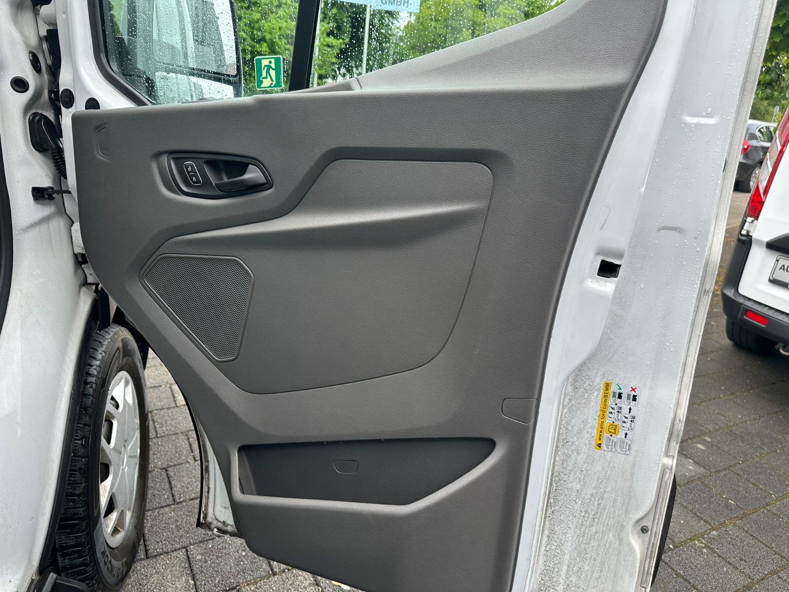 Fahrzeugabbildung Ford Transit 410 BUS L3H3 *12SITZE*ACC*SPUR*KAMERA*FS