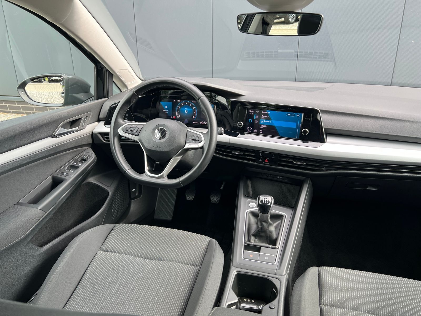 Fahrzeugabbildung Volkswagen Golf VIII 1.0 TSI *LED, Climatronic, Kessy, Digi