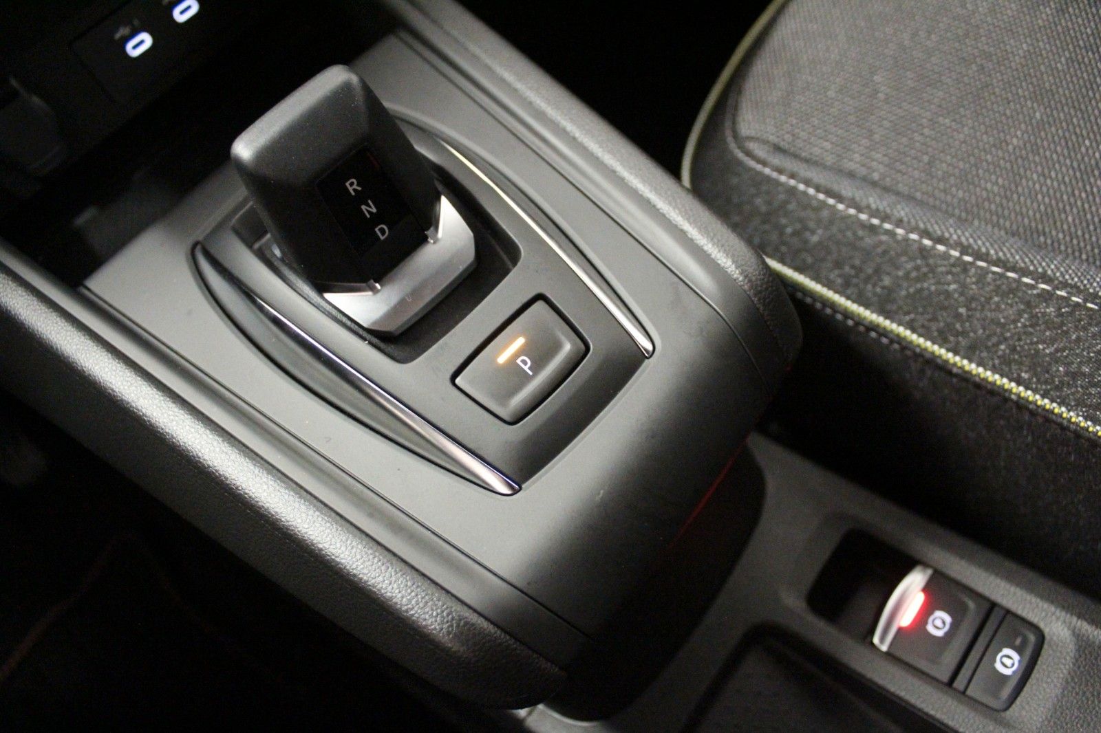 Fahrzeugabbildung Renault Captur Mild Hybrid 140 EDC Techno*Safety Paket*