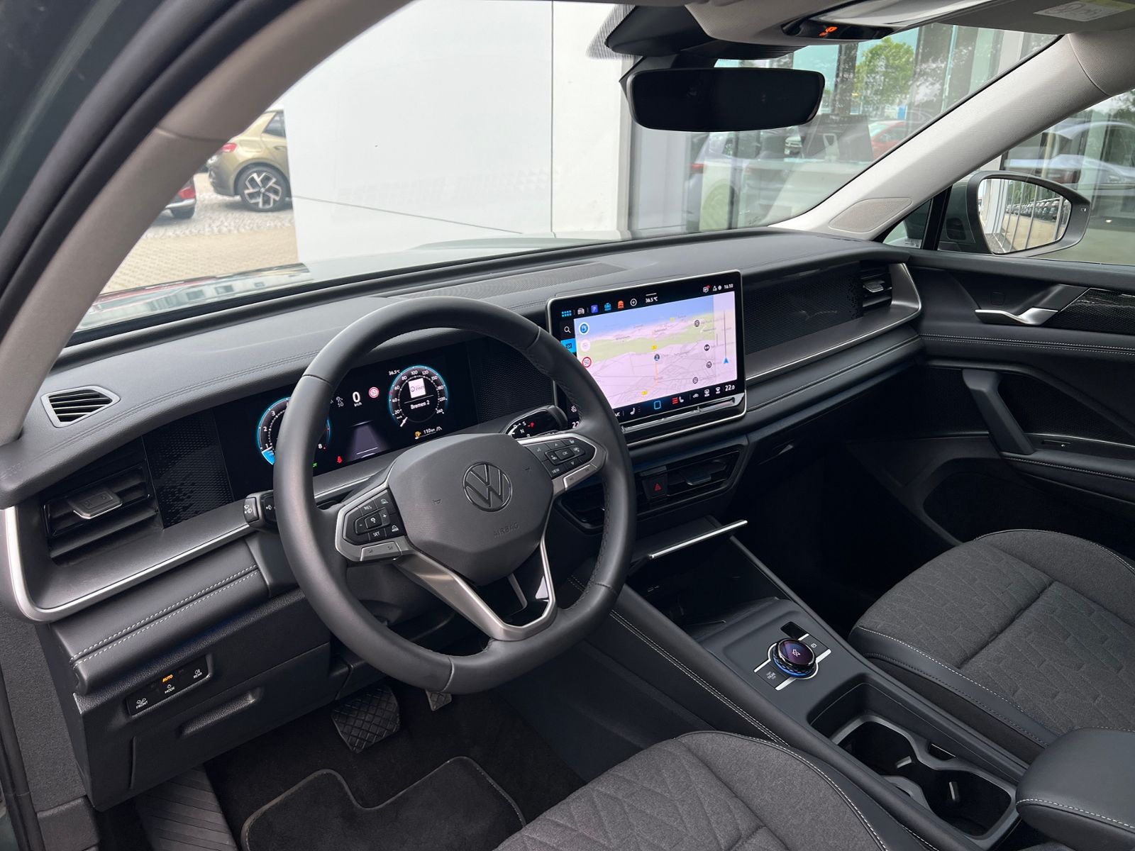 Fahrzeugabbildung Volkswagen Tayron Life 1.5 eTSI DSG *AHK,7-Sitzer,LED,Kamer