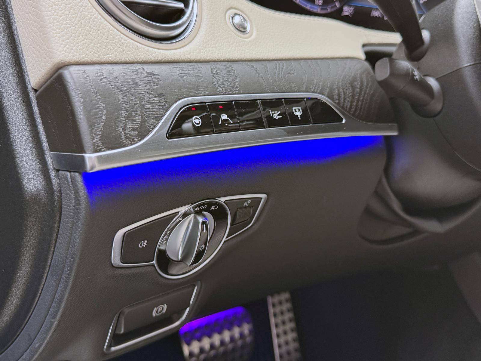 Fahrzeugabbildung Mercedes-Benz d AMG*4MATIC*LUFT*BURMESTER*STANDHEIZ*MASSAGE