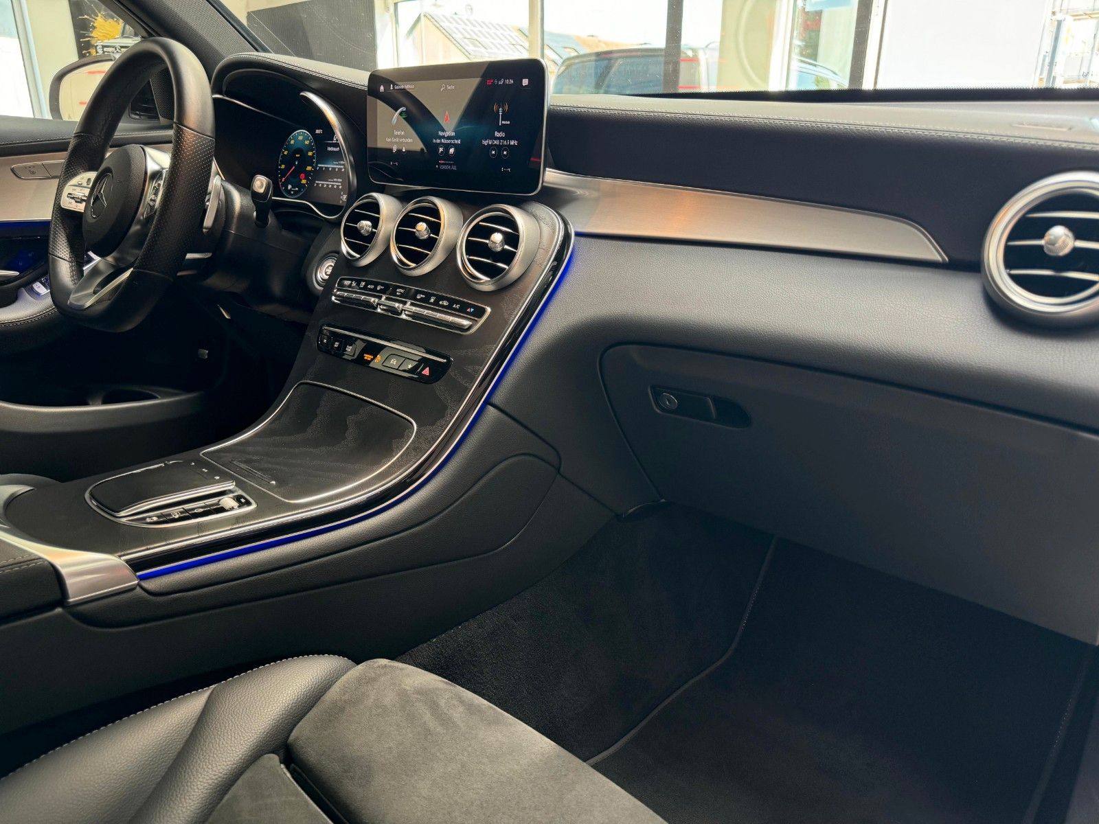 Fahrzeugabbildung Mercedes-Benz GLC 300de 4Matic AMG-Line*Pano*360°*LED*Virtual*