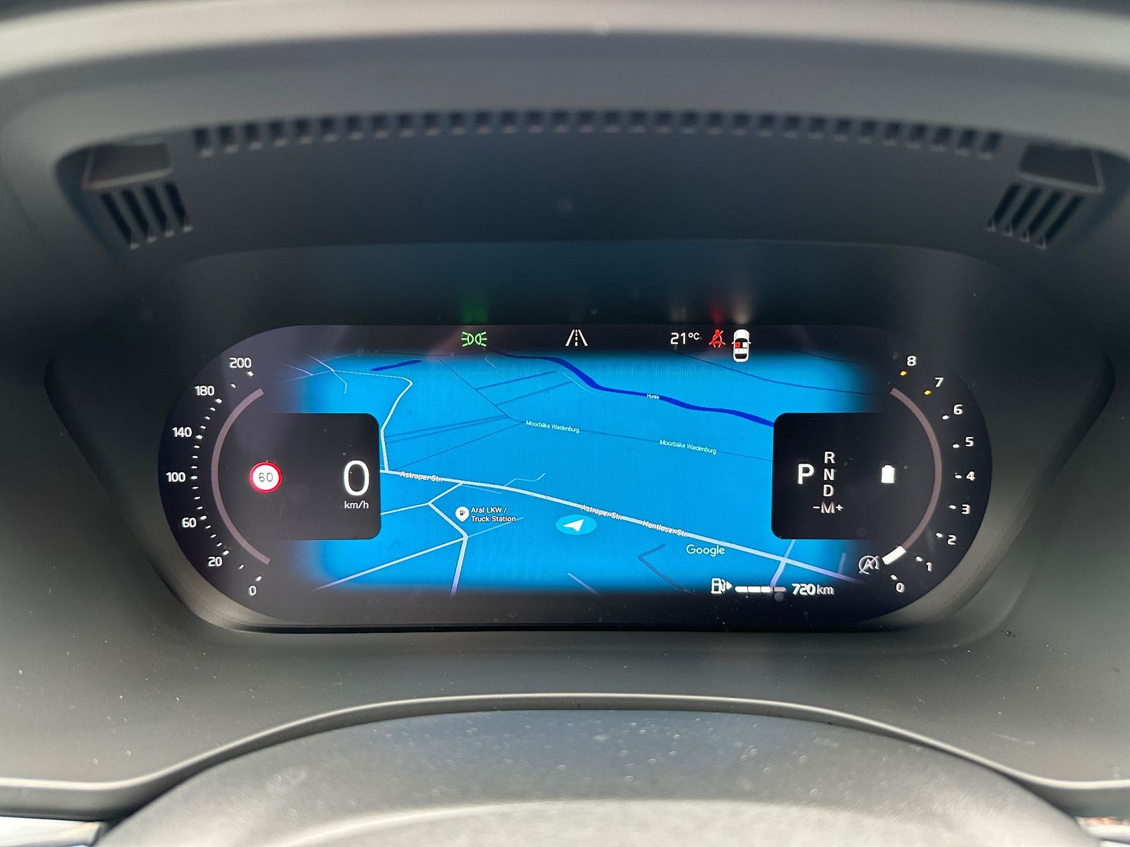 Fahrzeugabbildung Volvo XC60 B5 B AWD Ultimate Dark LED+PANO+AHK+STHZ
