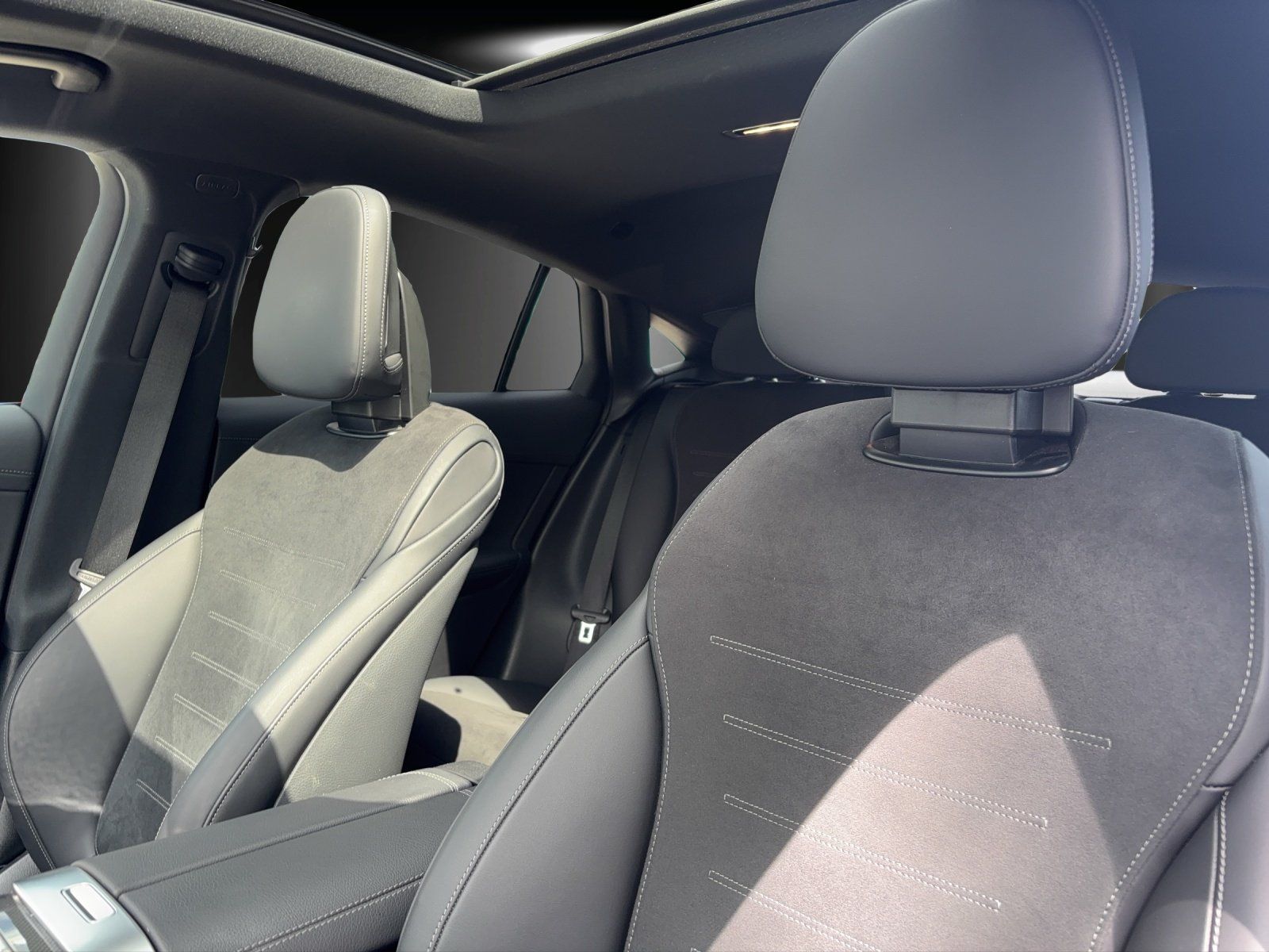 Fahrzeugabbildung Mercedes-Benz GLC 300 d 4M Coupé AMG Pano AHK Burme KEYGO 360