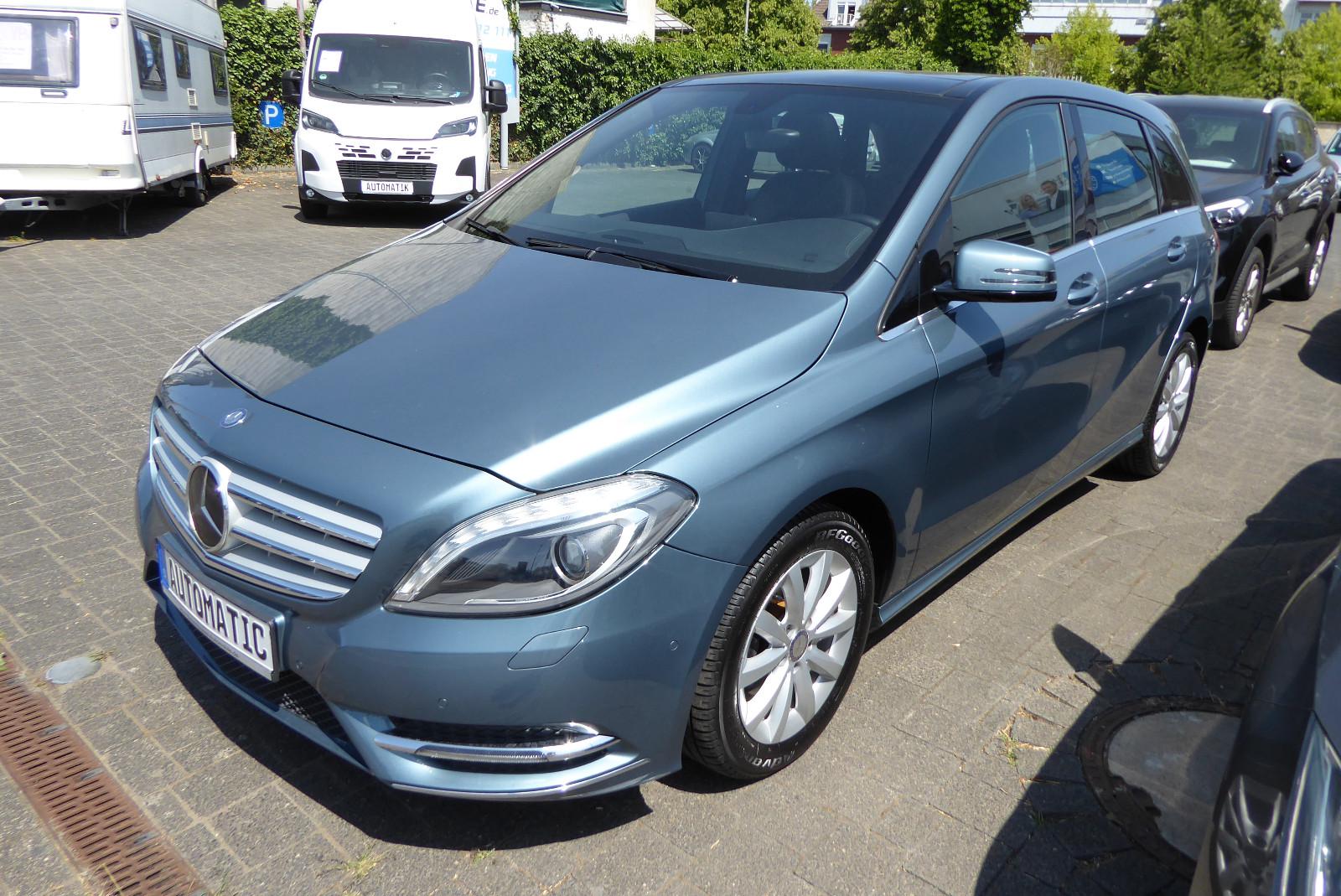 Mercedes-Benz B 180 Automatik Pano-SD PDC Leder Xenon