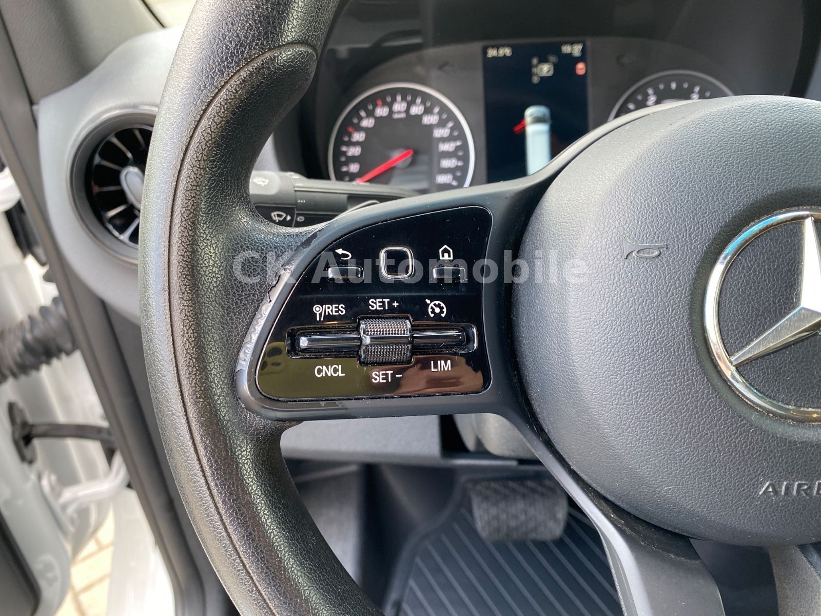 Fahrzeugabbildung Mercedes-Benz Sprinter III Mixto 319CDI Autom./5 Sitze/Navi