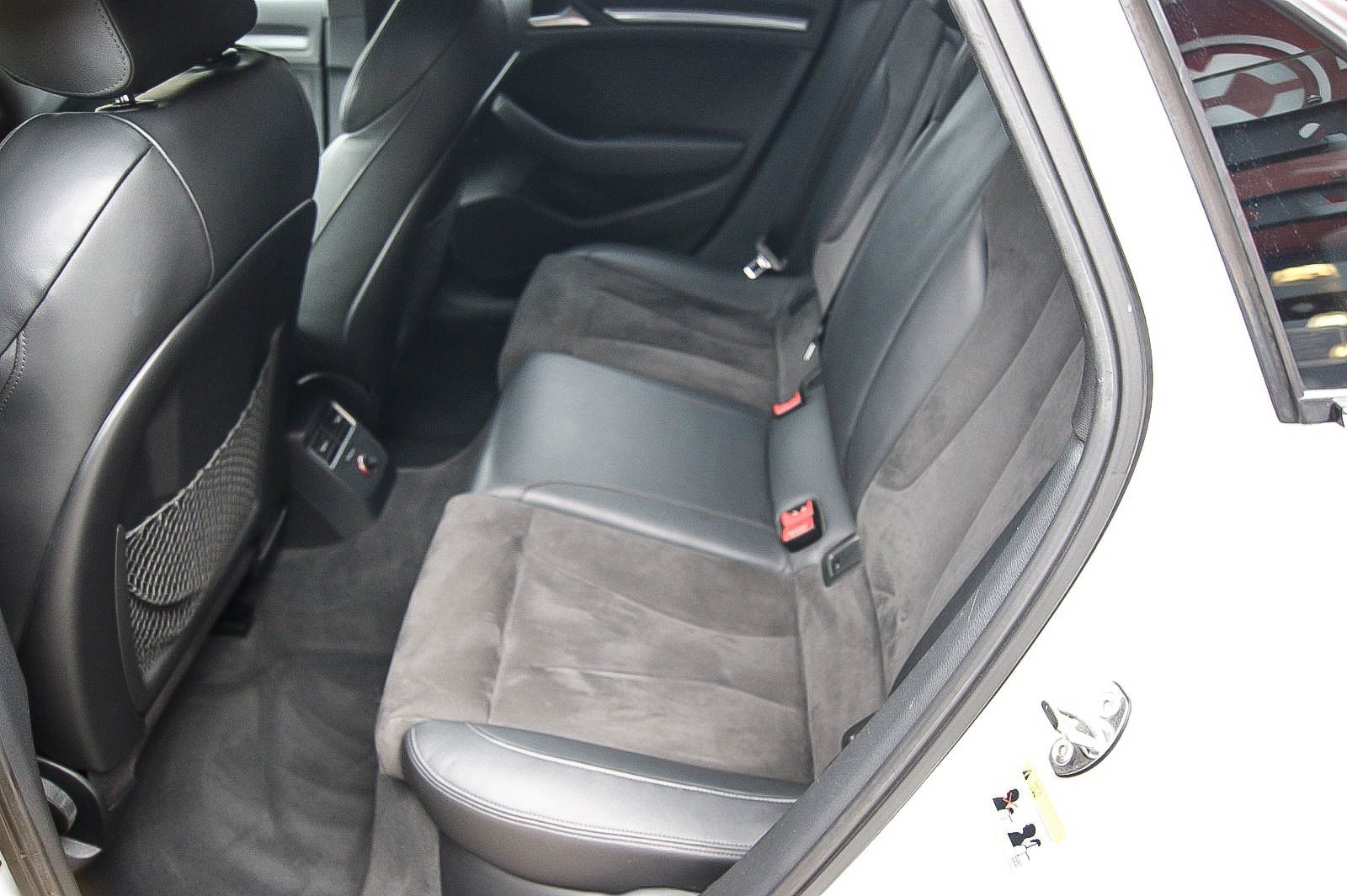 Fahrzeugabbildung Audi A3 Limousine 1.4 TFSI S-LINE NAVIGATION XENON 18