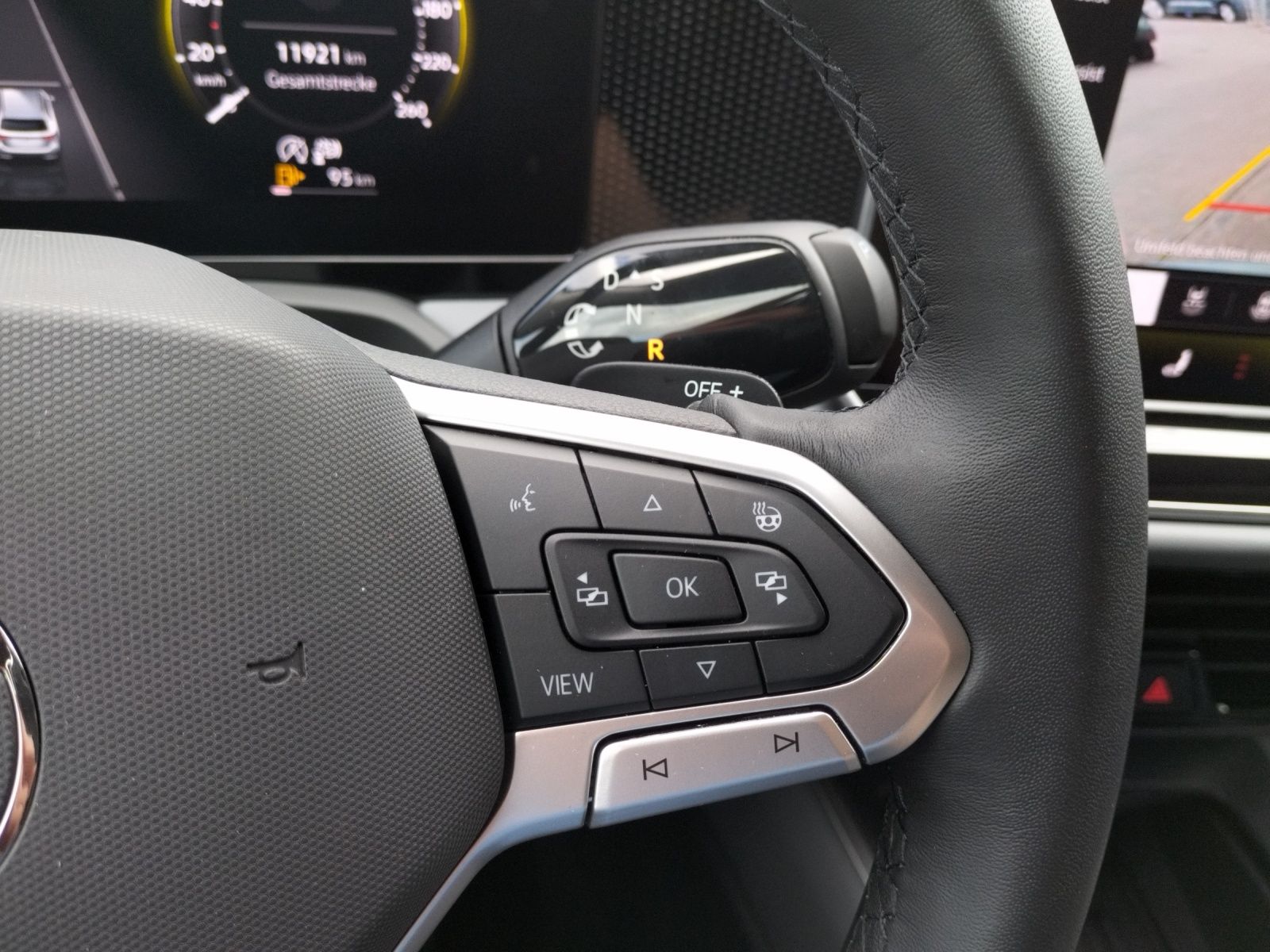 Fahrzeugabbildung Volkswagen Passat Business eTSI DSG LED ACC AHK SHZ Massage