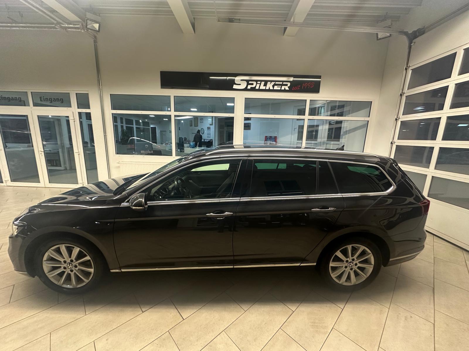 Volkswagen Passat Var.Highl. ACC Matrix-LED Alcantara,AHK