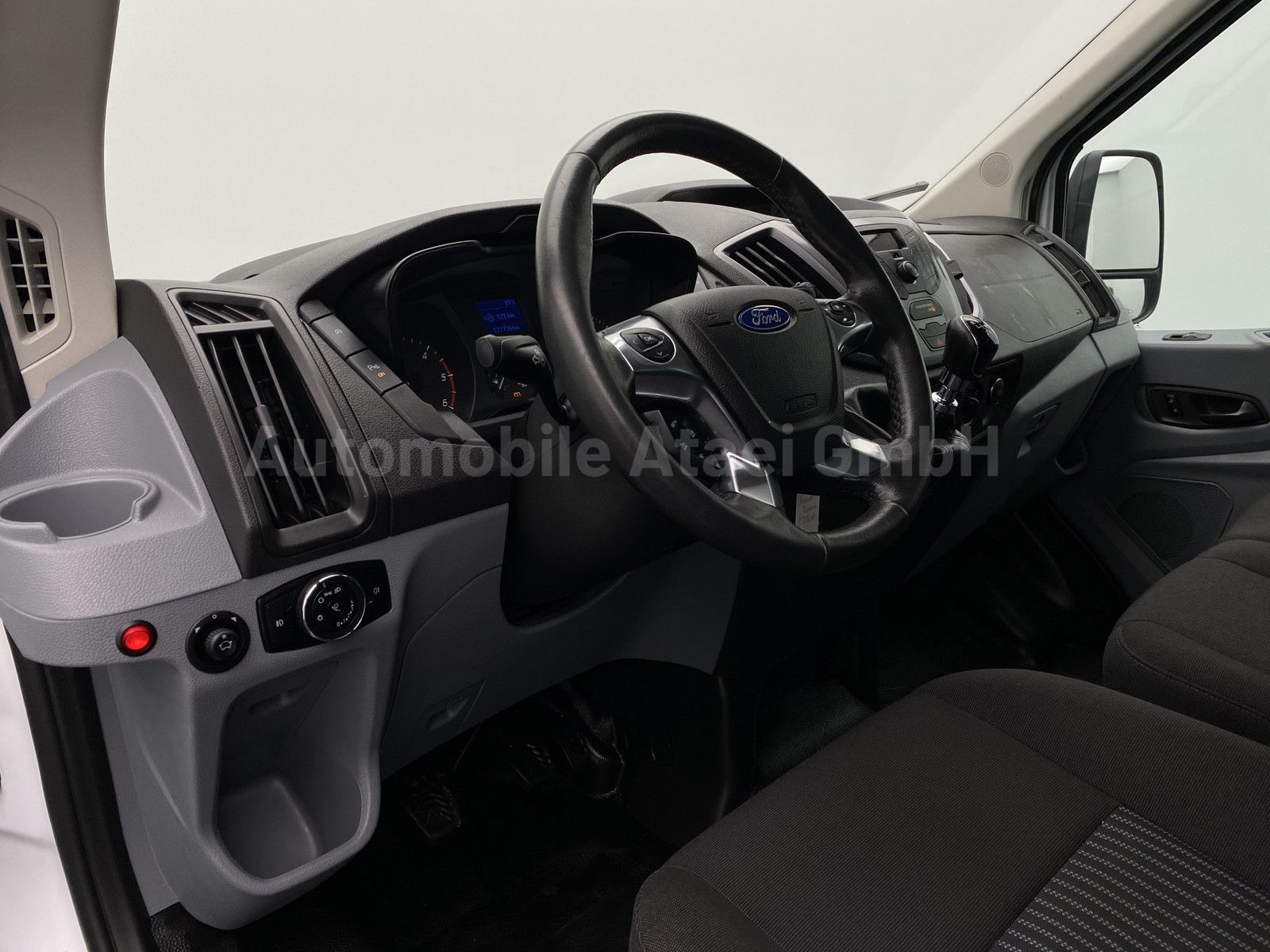 Fahrzeugabbildung Ford Transit 350 *Rollstuhl-Lift* +9-SITZE (4759)
