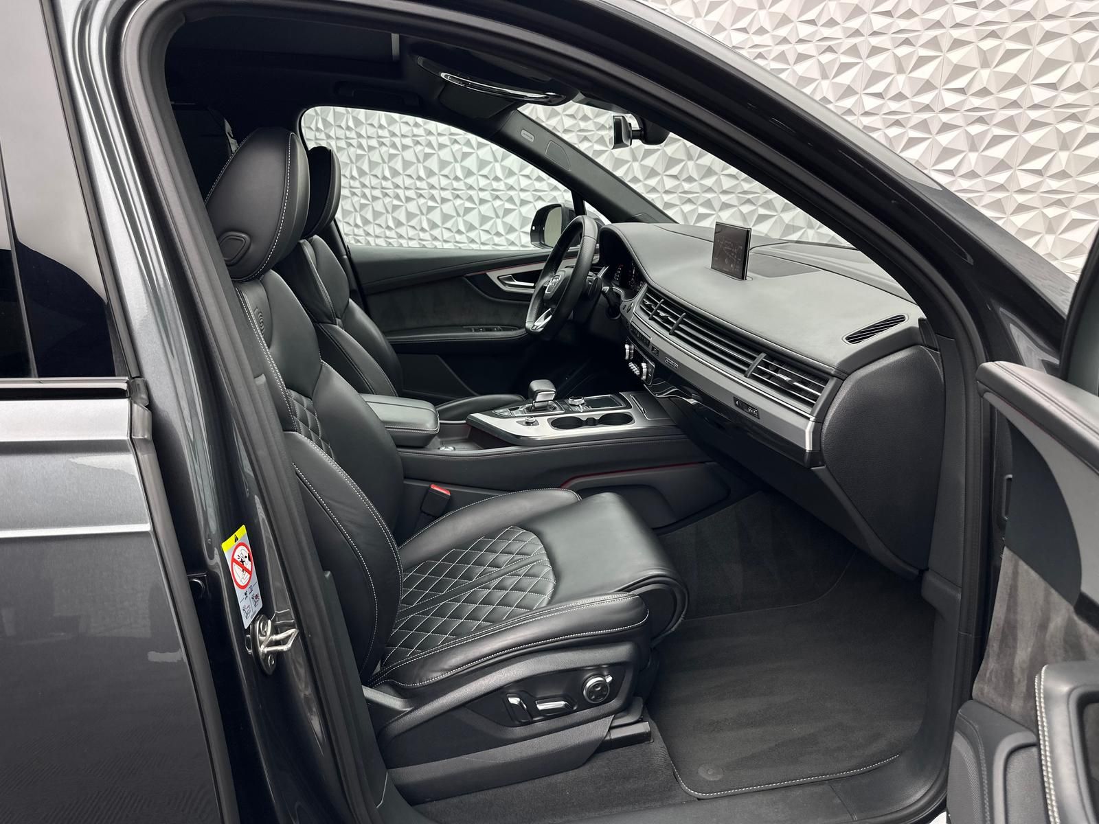 Fahrzeugabbildung Audi Q7 50 TDI QUA/S-LINE/7-SITZ/STHZ/LUFT/BOSE/PANO
