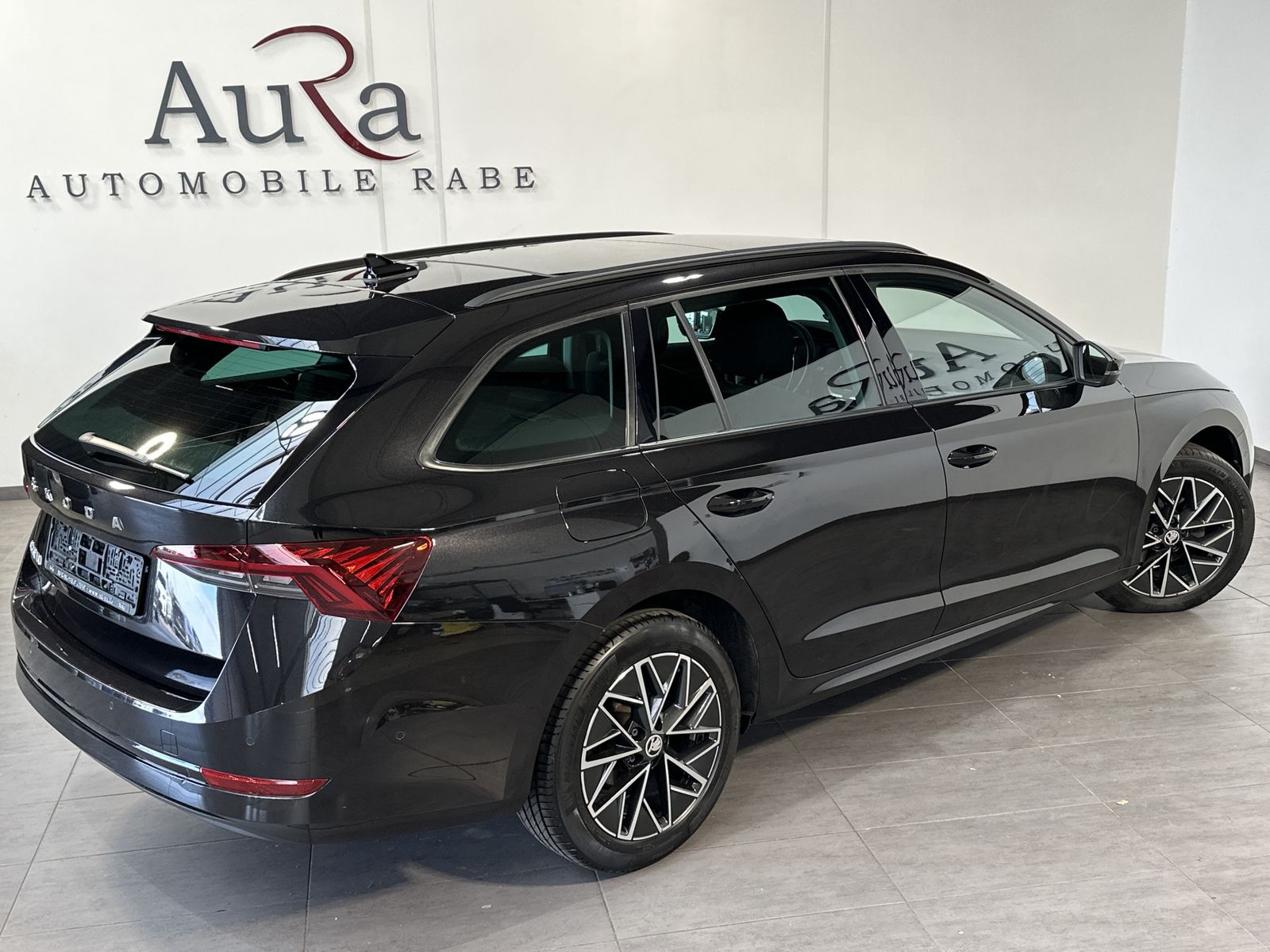 Fahrzeugabbildung SKODA Octavia Combi 2.0 TDI DSG Ambition NAV+LED+PANO