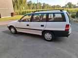 Opel Oldtimer Opel Astra Kombi - Opel Astra aus 1993: Kombi
