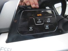 VW Golf VIII Var. 2.0 TDI Life DSG FACELIFT LED Ahk VW Golf VIII Var. 2.0 TDI Life DSG FACELIFT LED Ahk