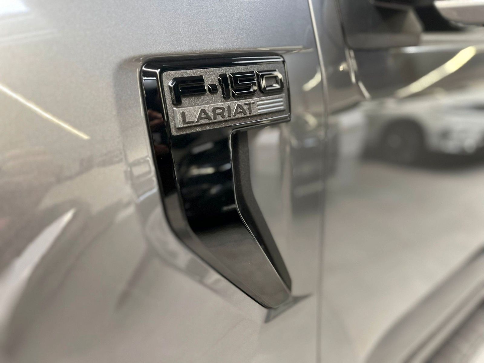 Fahrzeugabbildung Ford F-150 Lariat 5.0L V8 Supercrew 5,5" Black Ed.