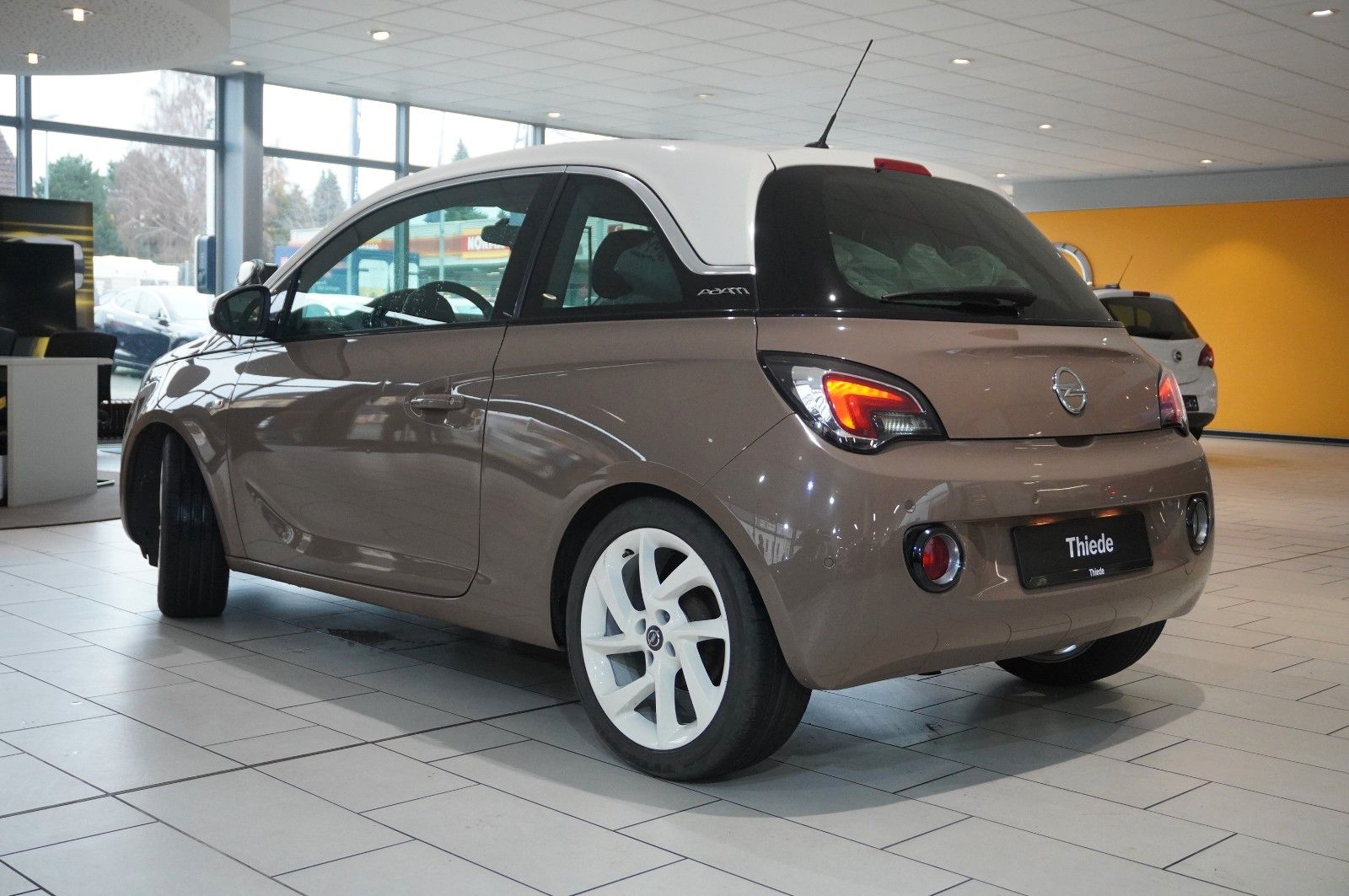 Fahrzeugabbildung Opel Adam 1.4 SLAM LED/KLIMA/PDC/WINTER/SPORT/TEMP.