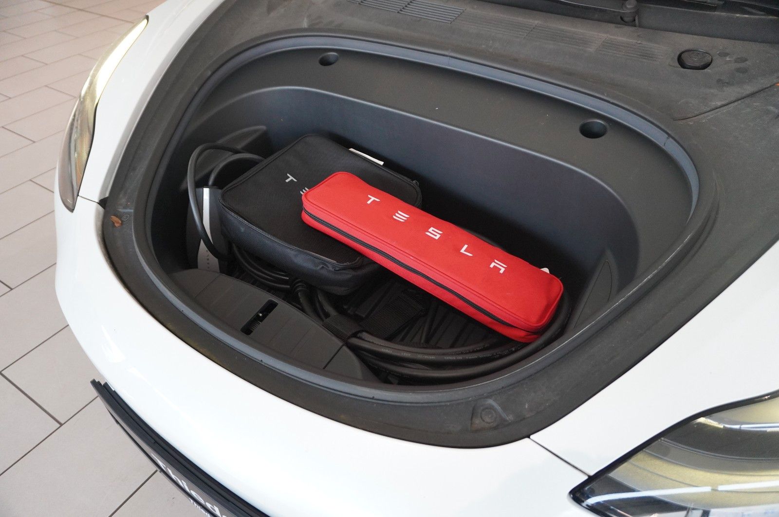 Fahrzeugabbildung Tesla Model 3 Standard Range Plus NAVI/KAMERA/SH/WÄRME